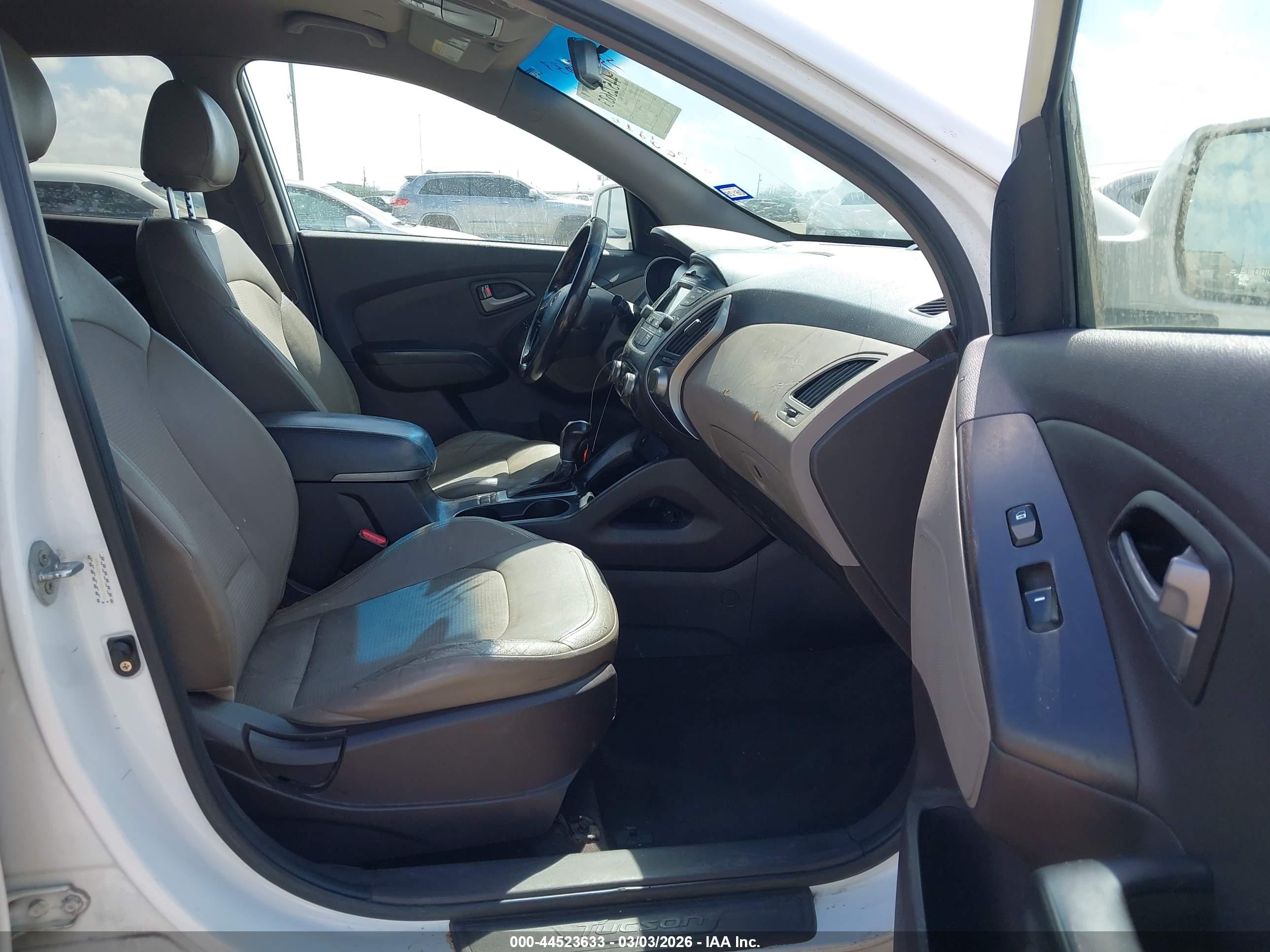 HYUNDAI TUCSON image 5