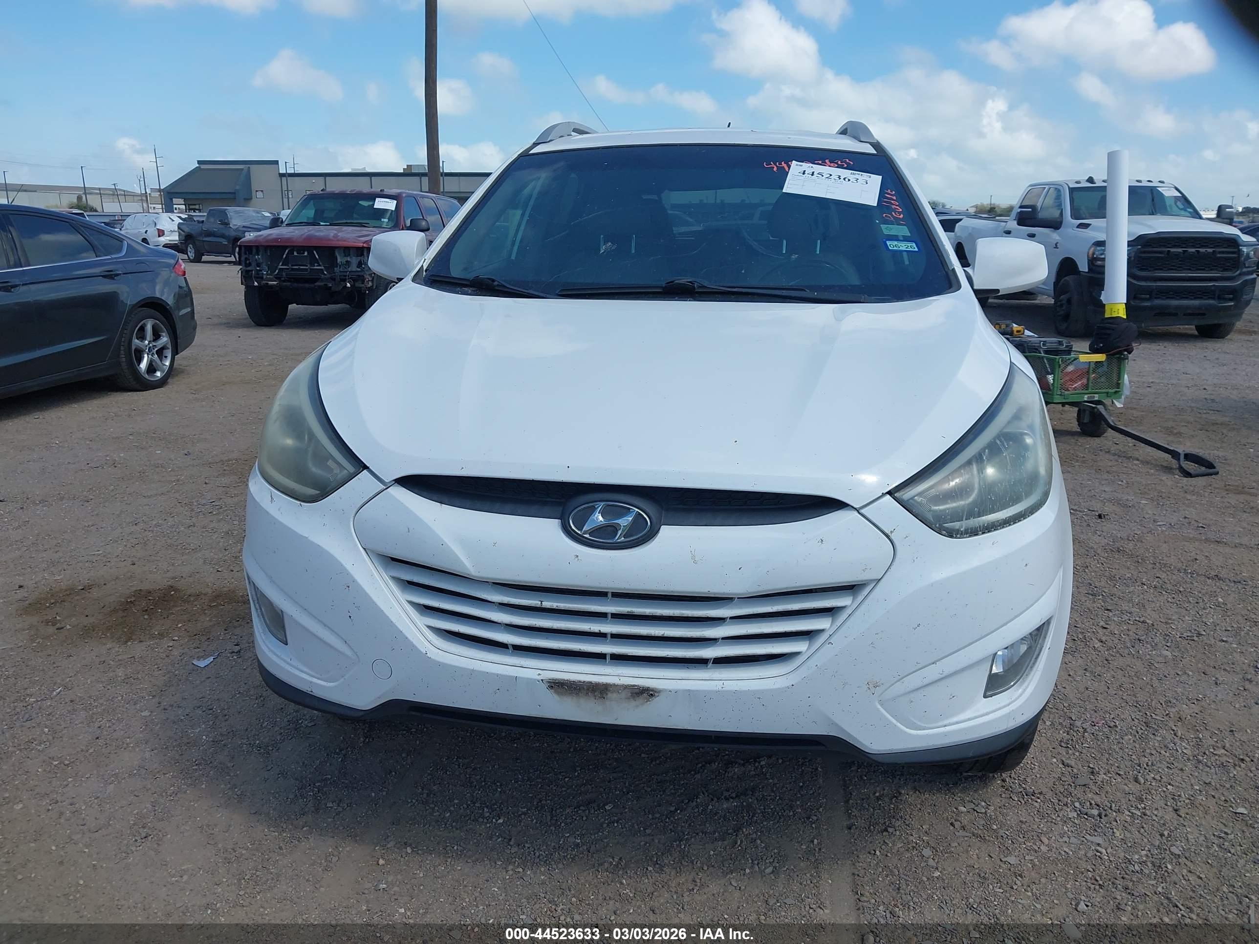 HYUNDAI TUCSON image 6