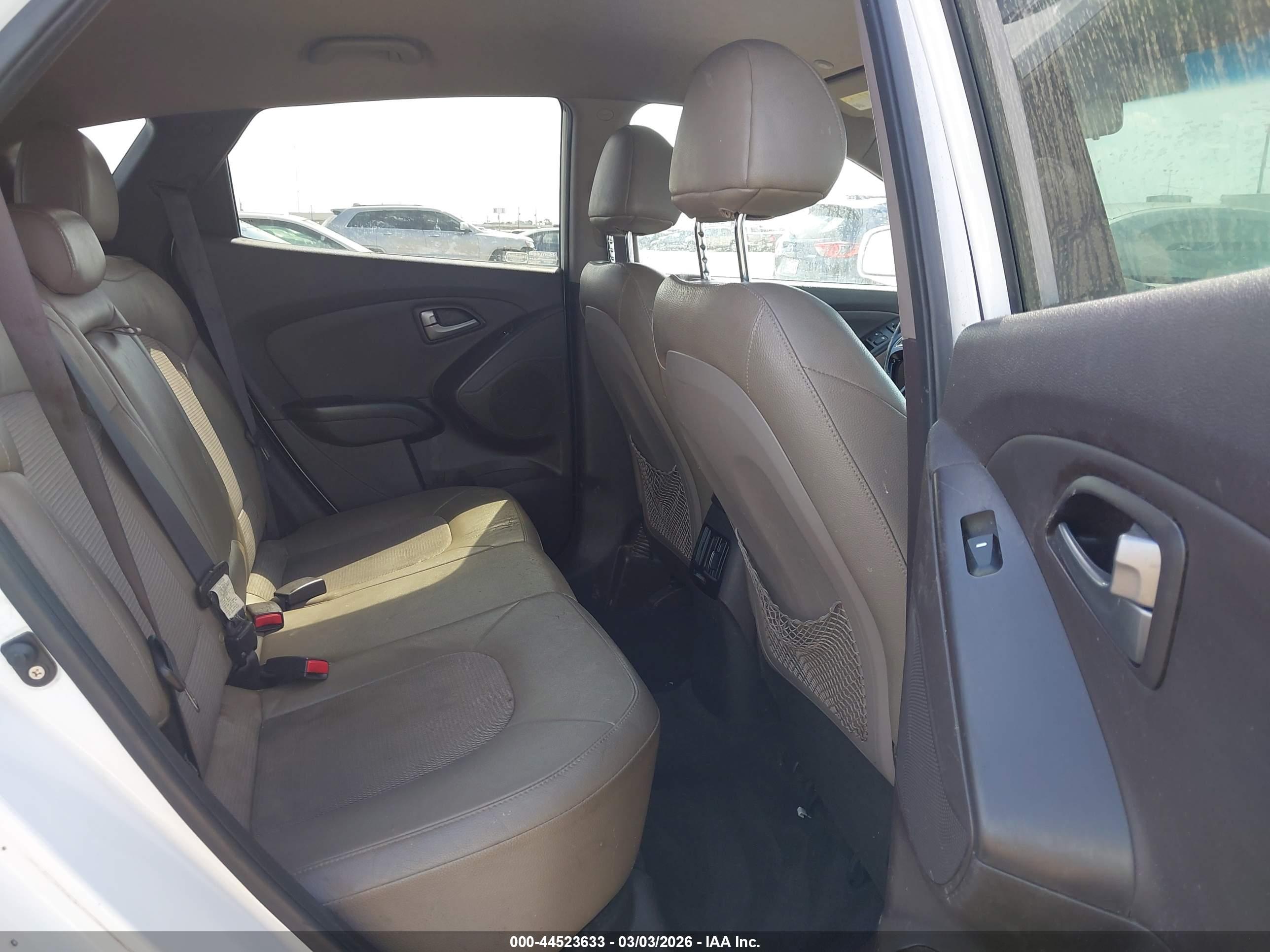 HYUNDAI TUCSON image 8