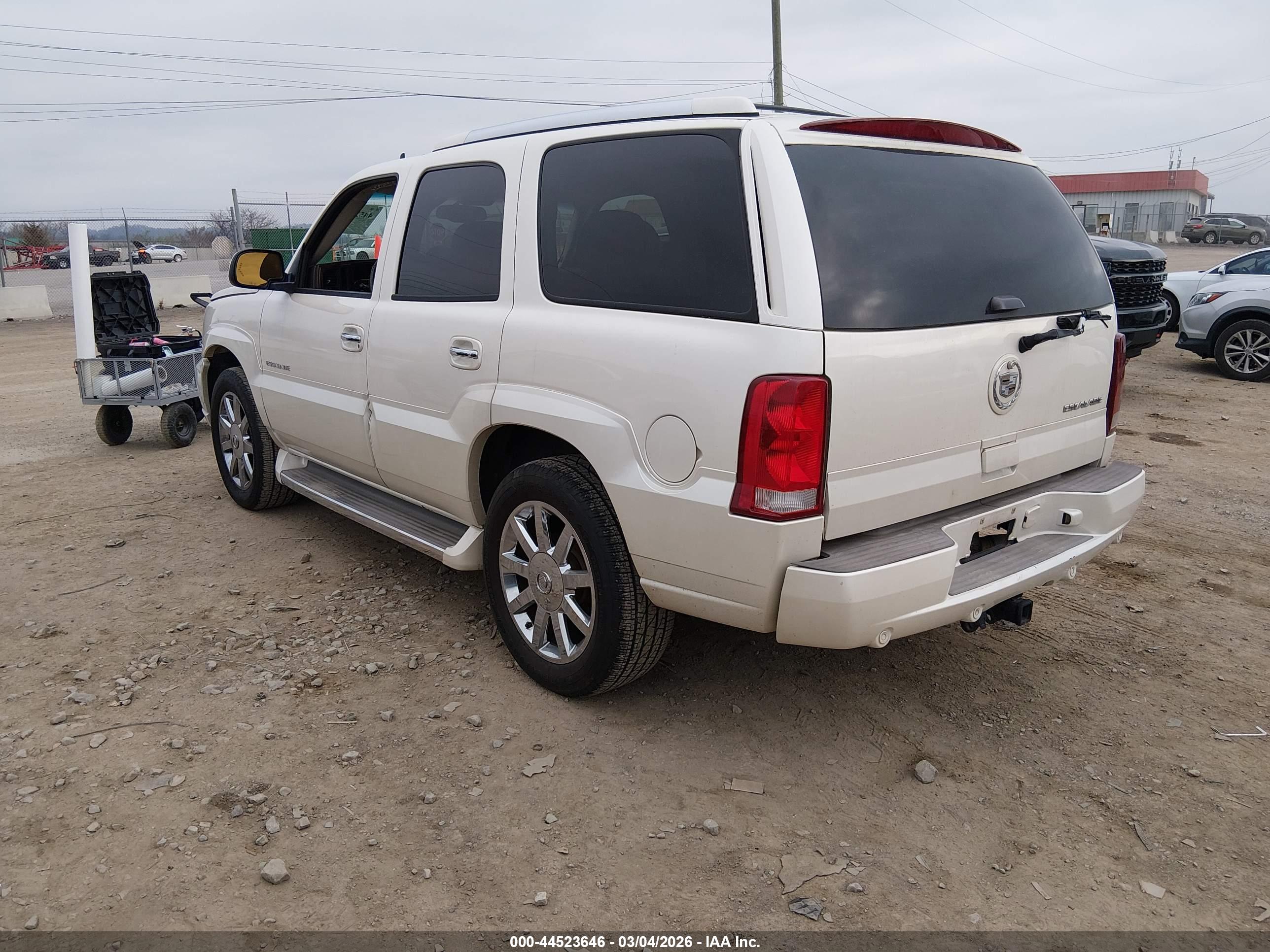 CADILLAC ESCALADE image 3