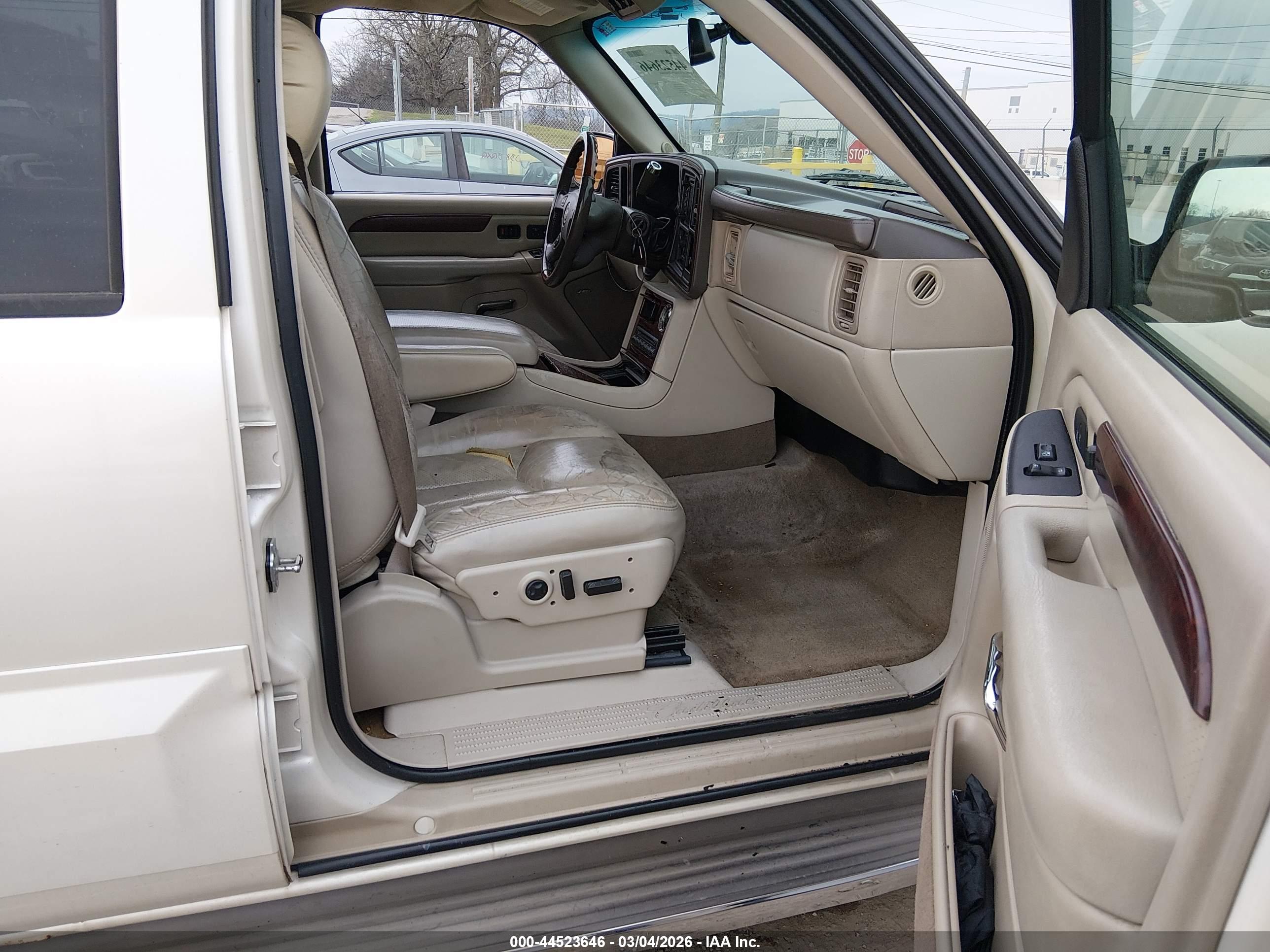 CADILLAC ESCALADE image 5