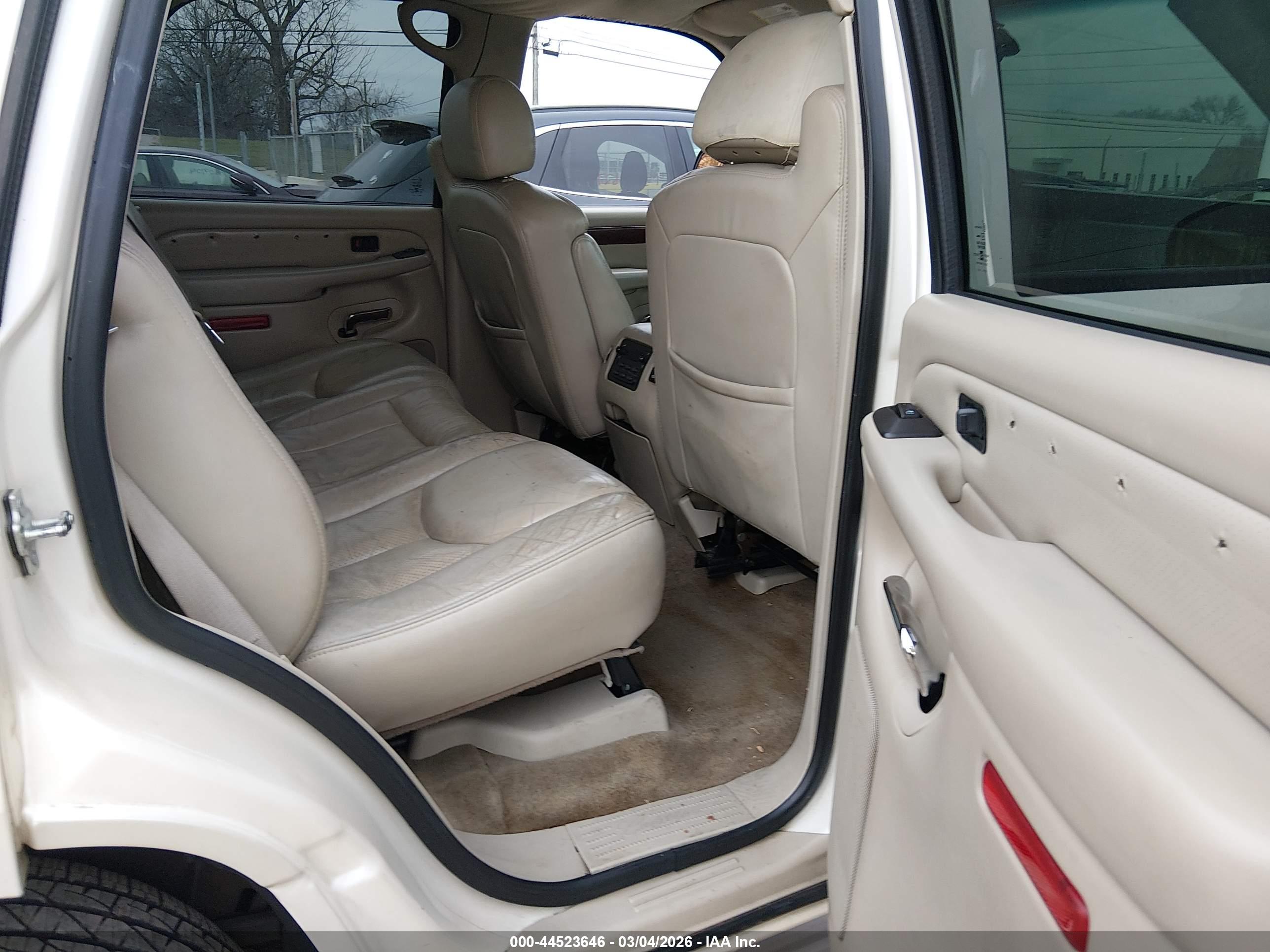 CADILLAC ESCALADE image 8