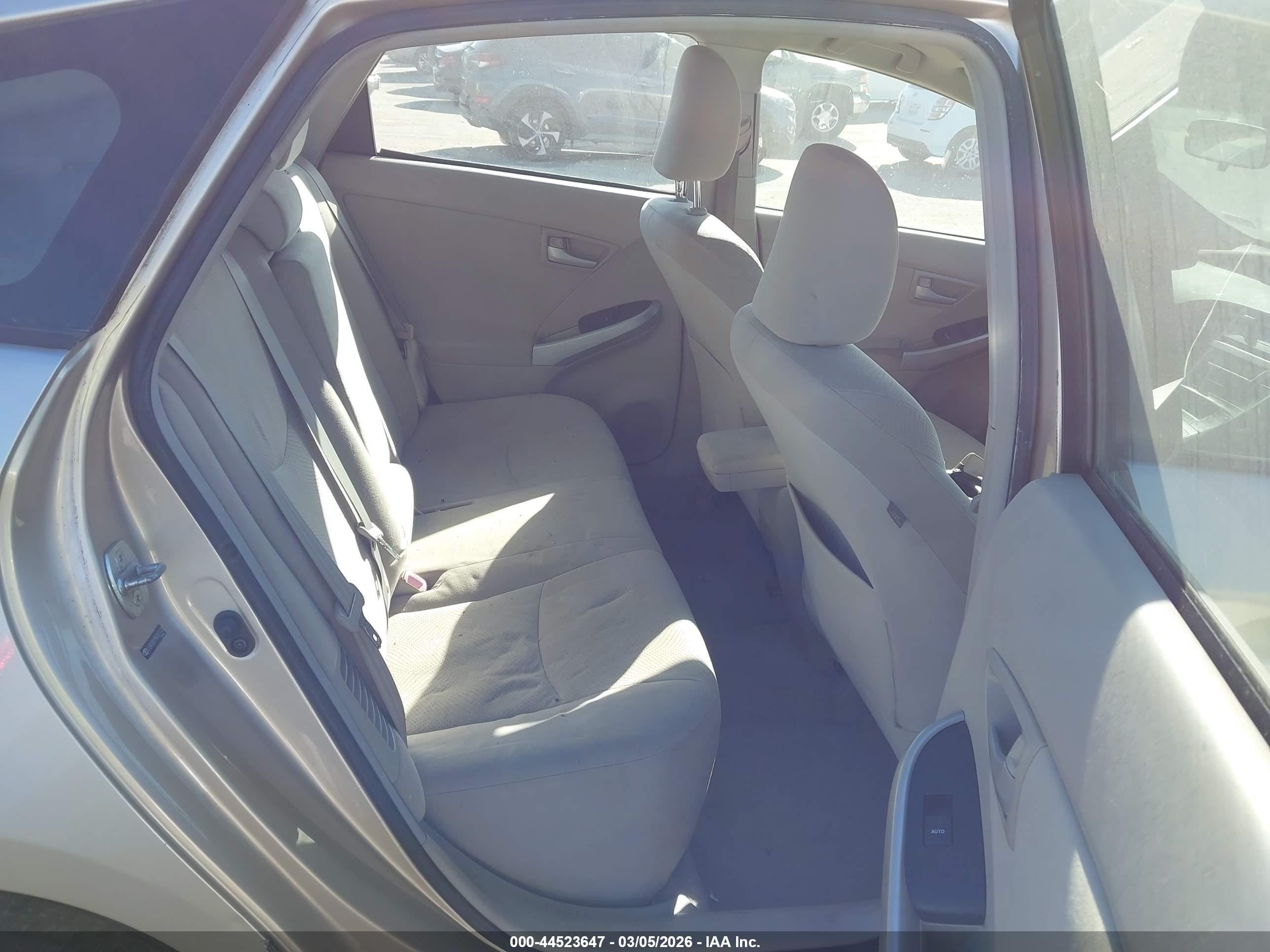 TOYOTA PRIUS image 8