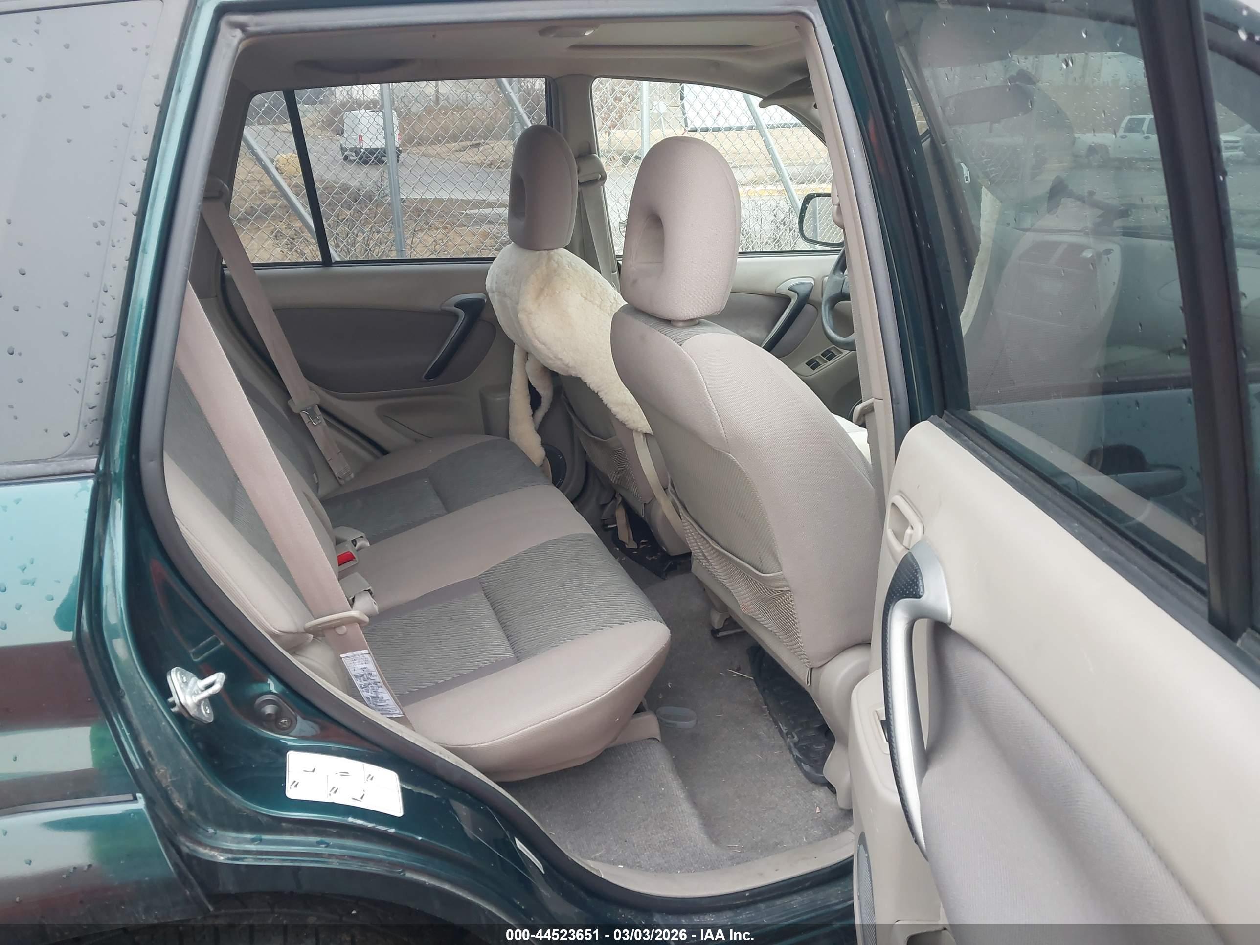 TOYOTA RAV4 image 8