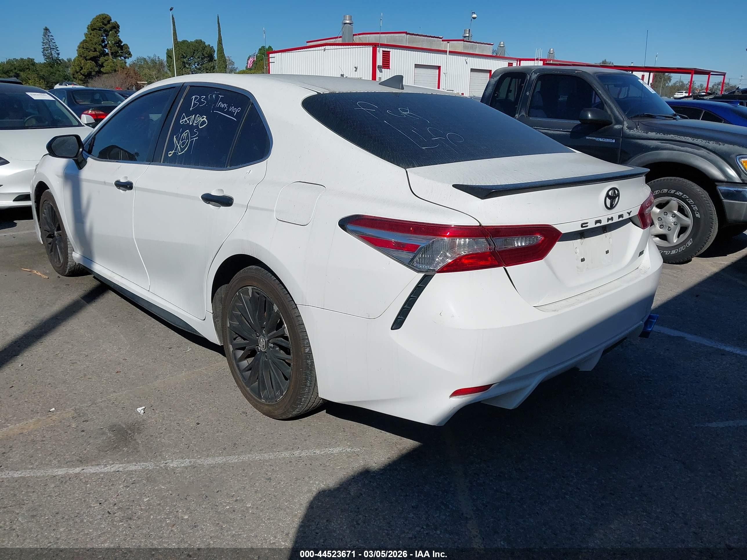 TOYOTA CAMRY image 3