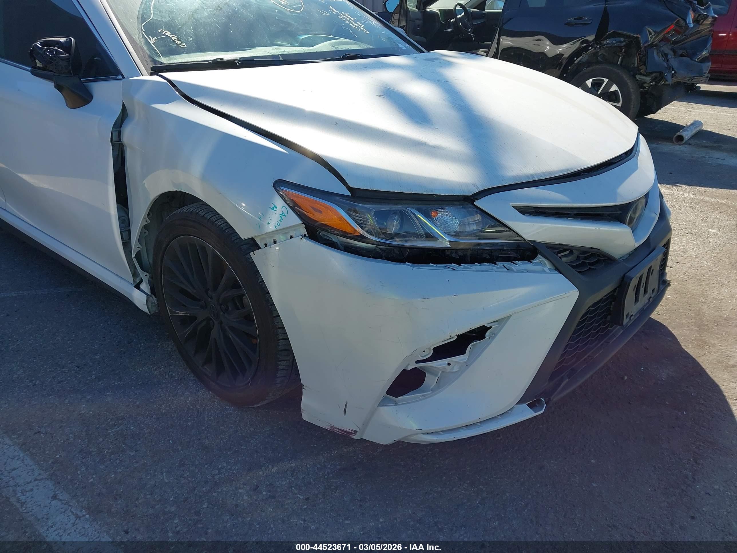 TOYOTA CAMRY image 6