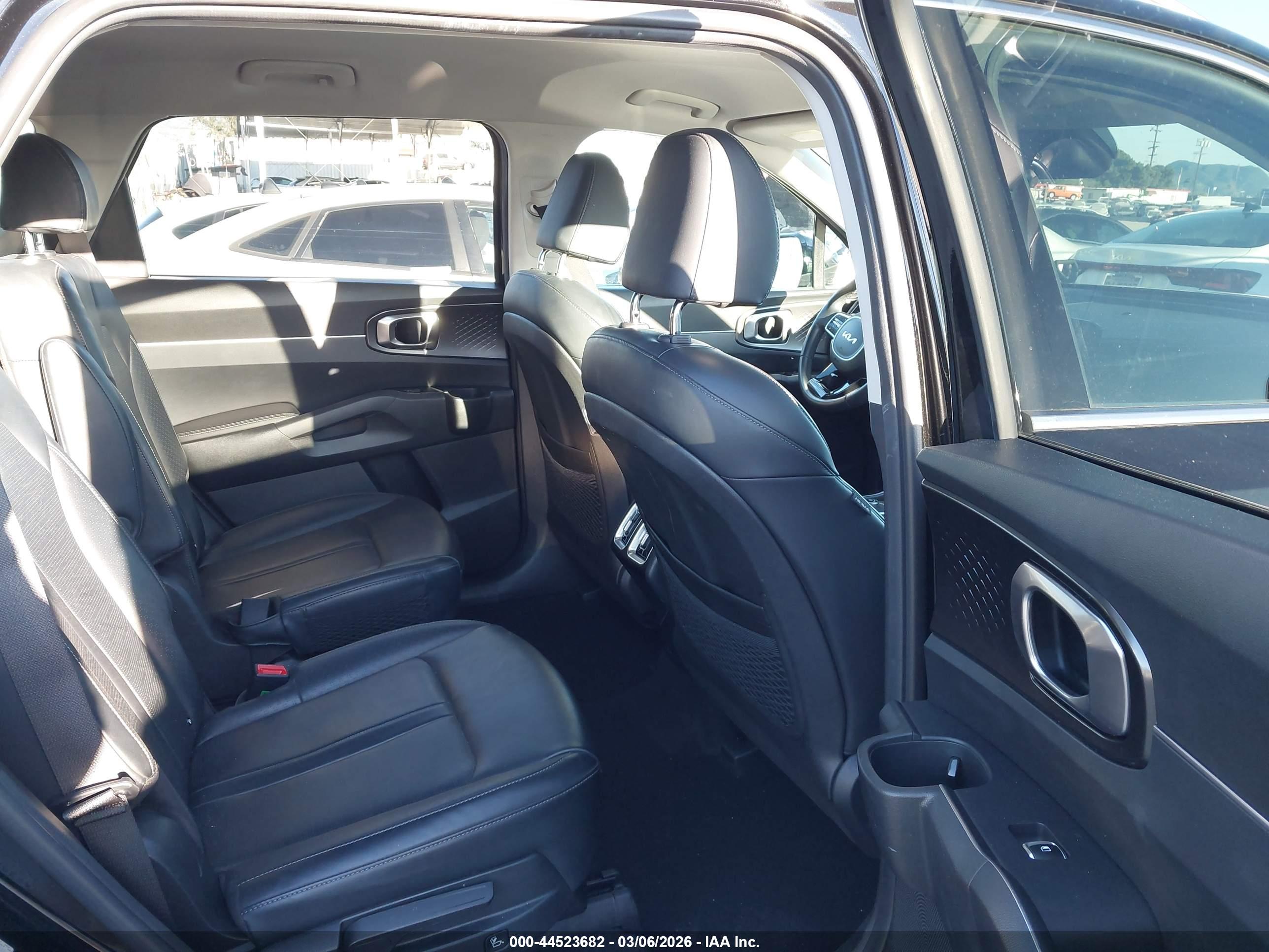 KIA SORENTO image 8