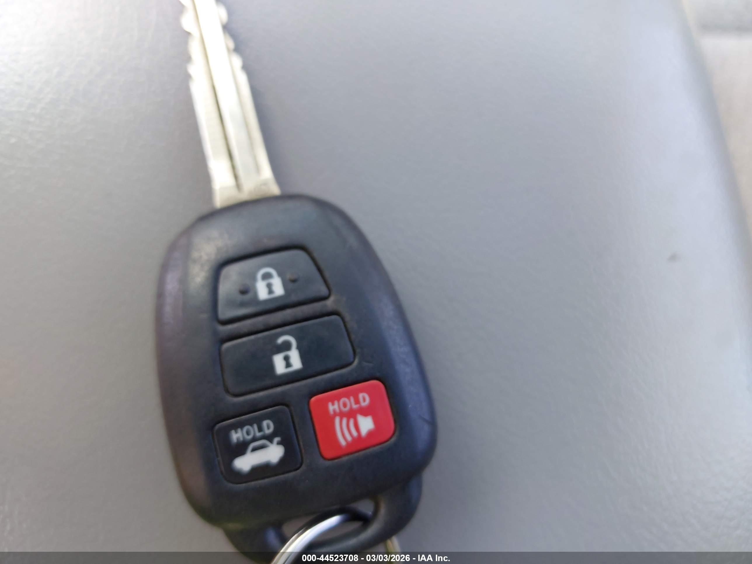 TOYOTA CAMRY image 11