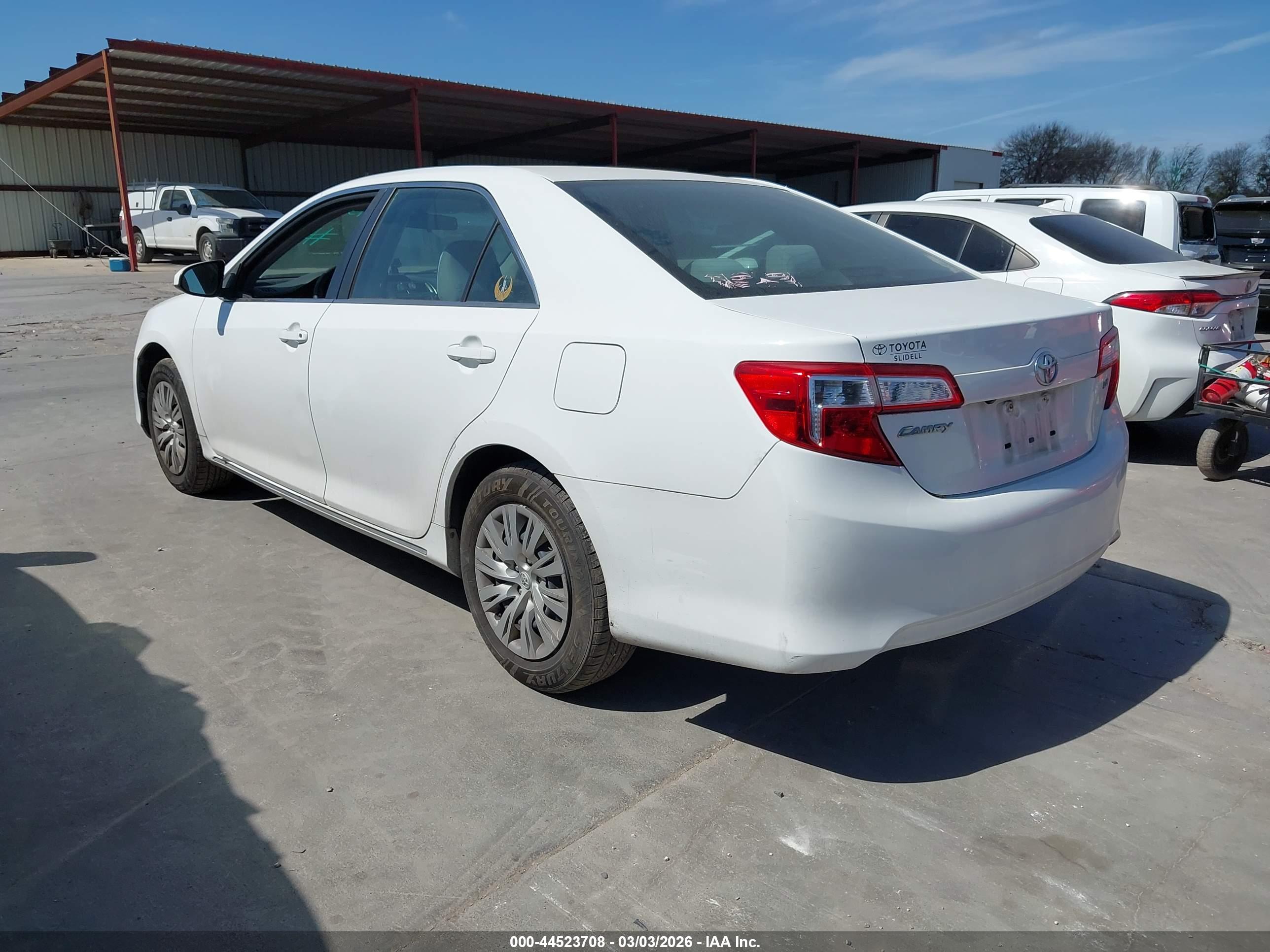 TOYOTA CAMRY image 3