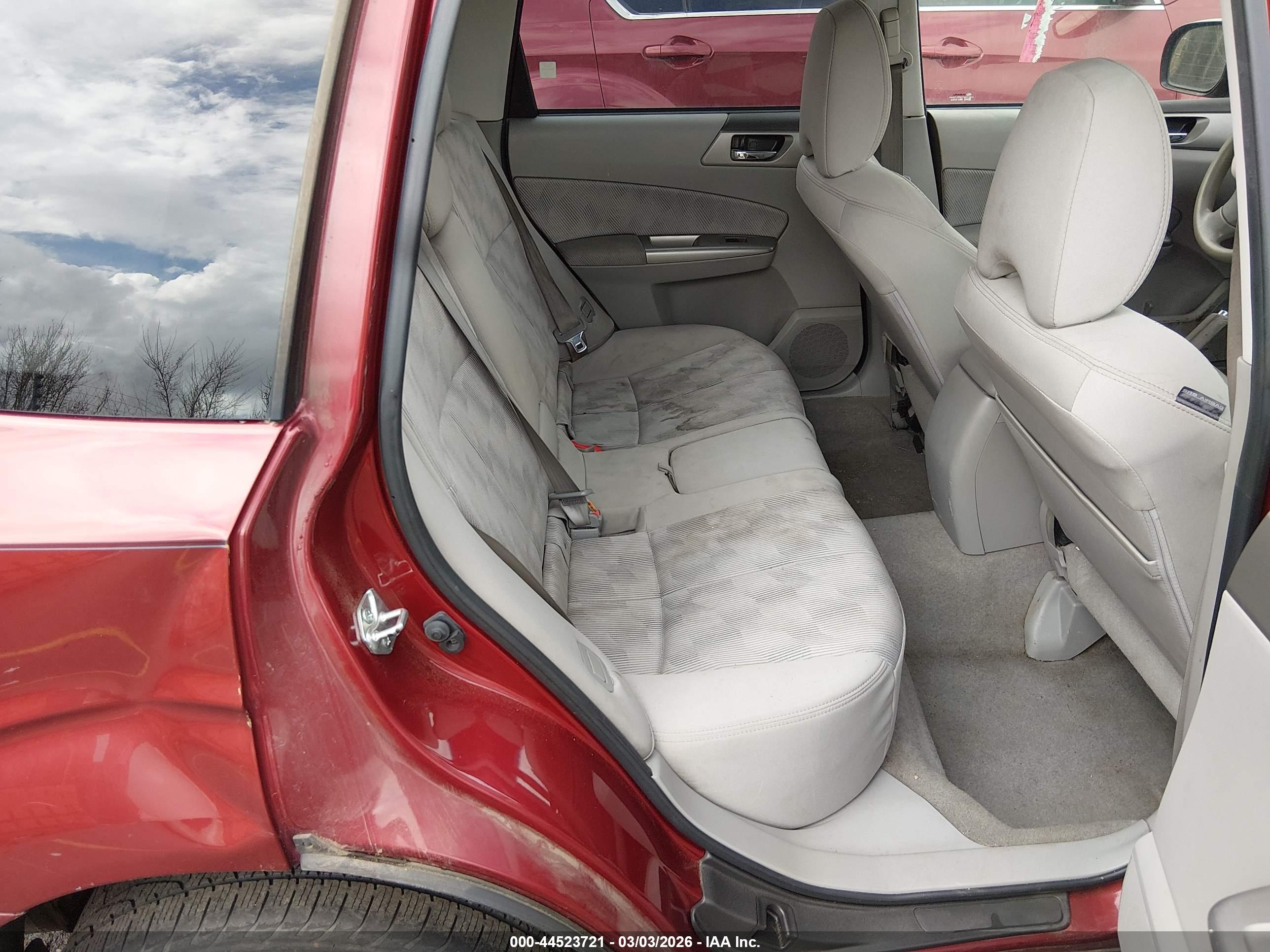 SUBARU FORESTER image 8