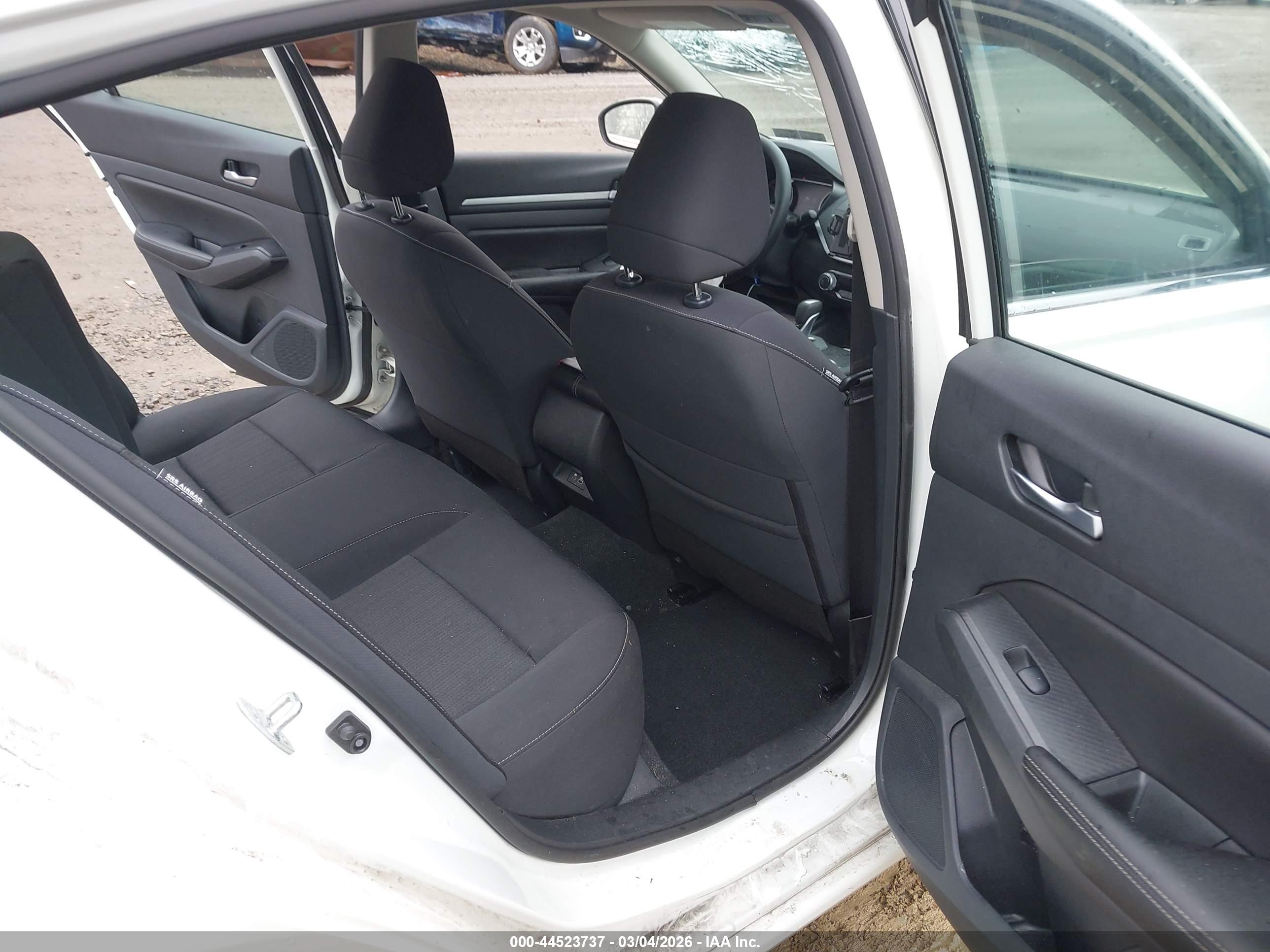 NISSAN ALTIMA image 8