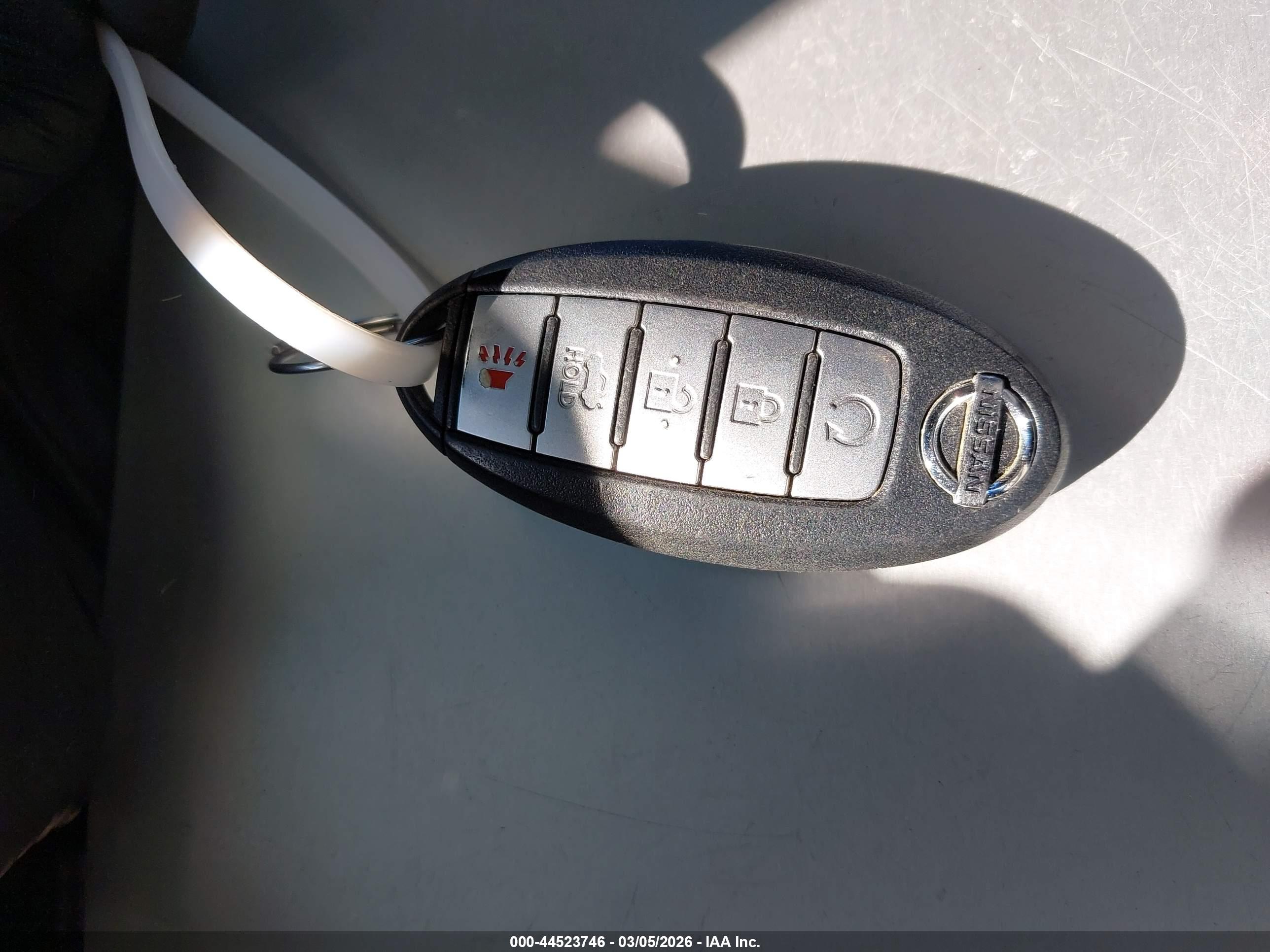 NISSAN MAXIMA image 11