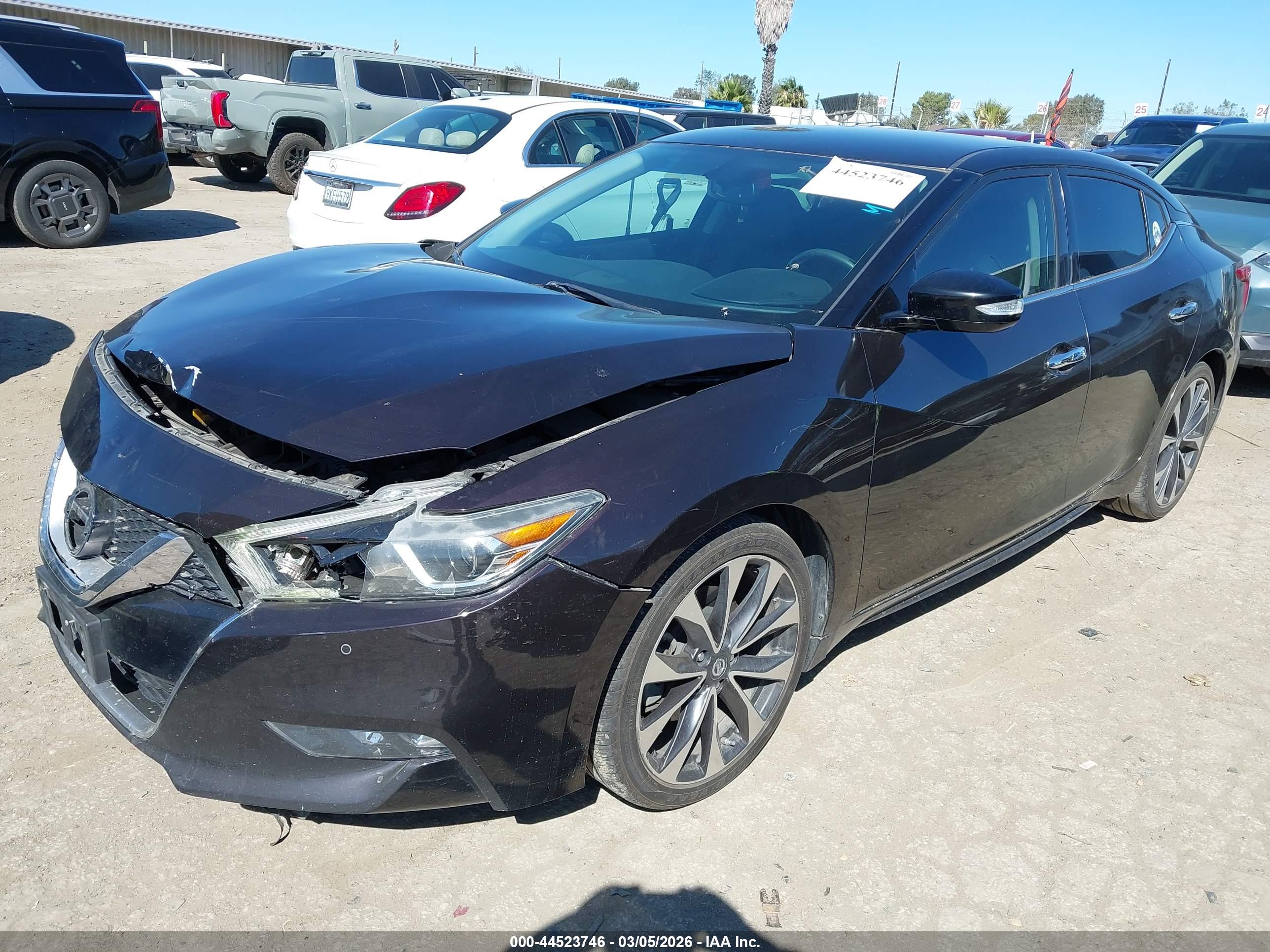 NISSAN MAXIMA image 2