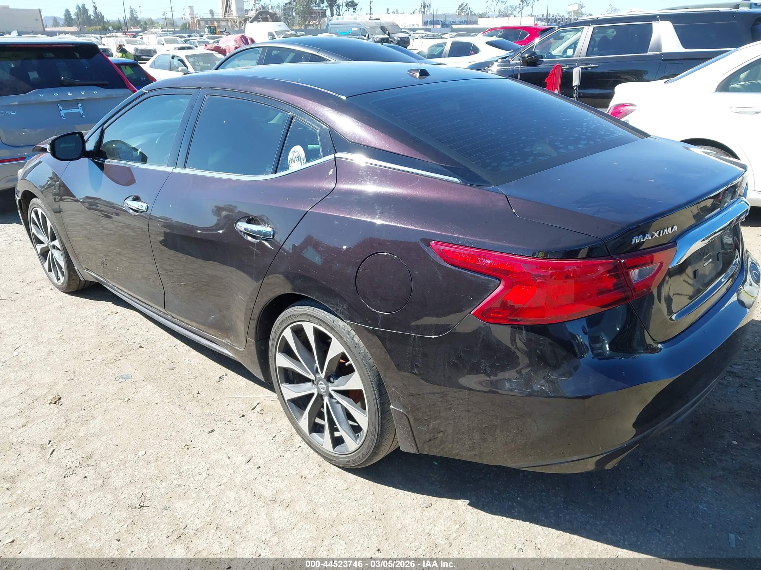 NISSAN MAXIMA image 3