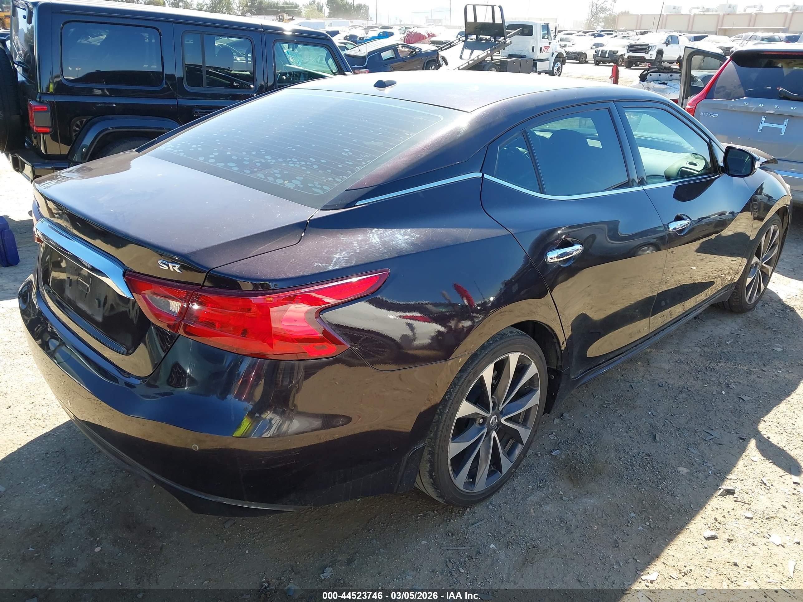 NISSAN MAXIMA image 4