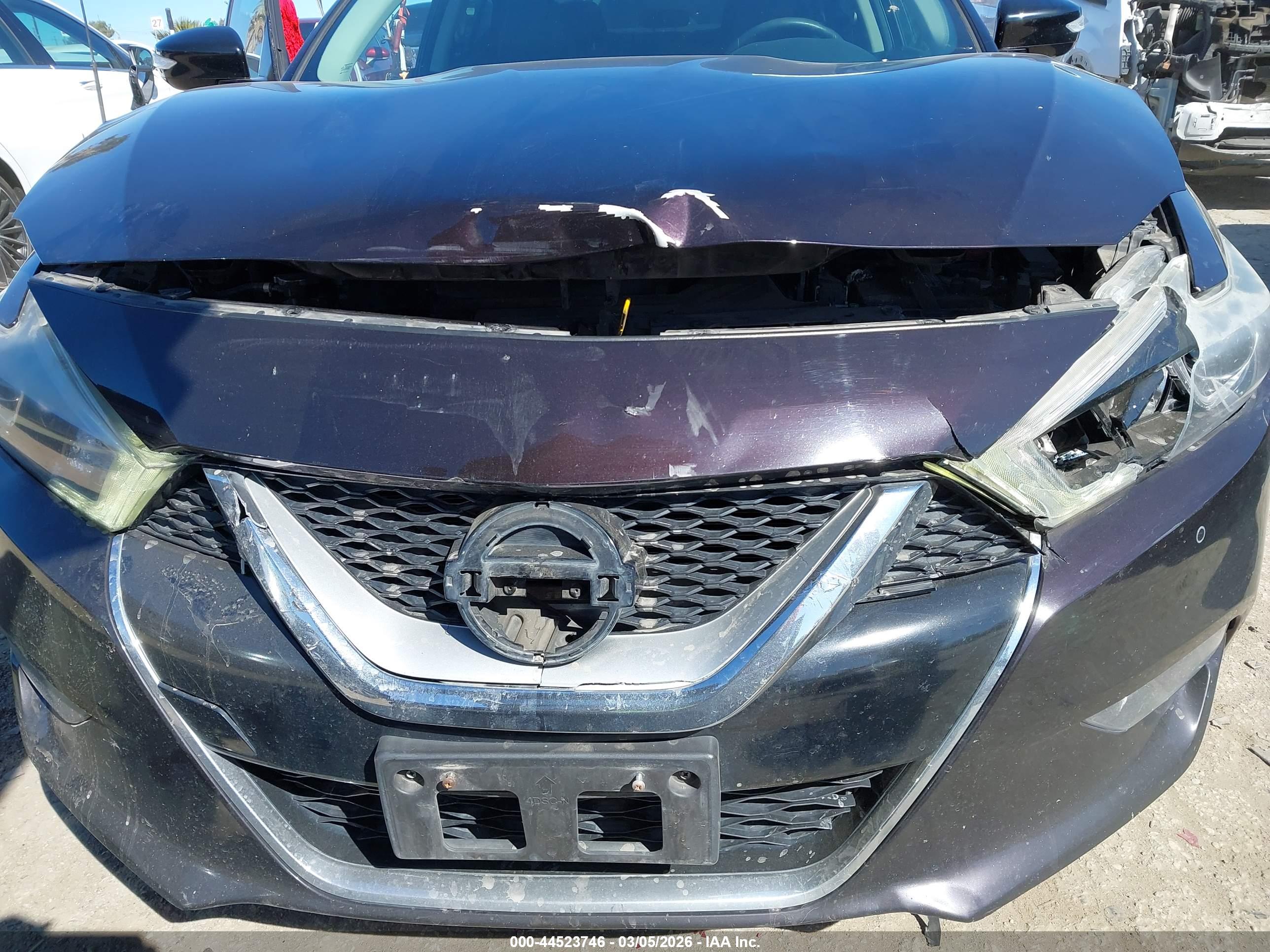 NISSAN MAXIMA image 6