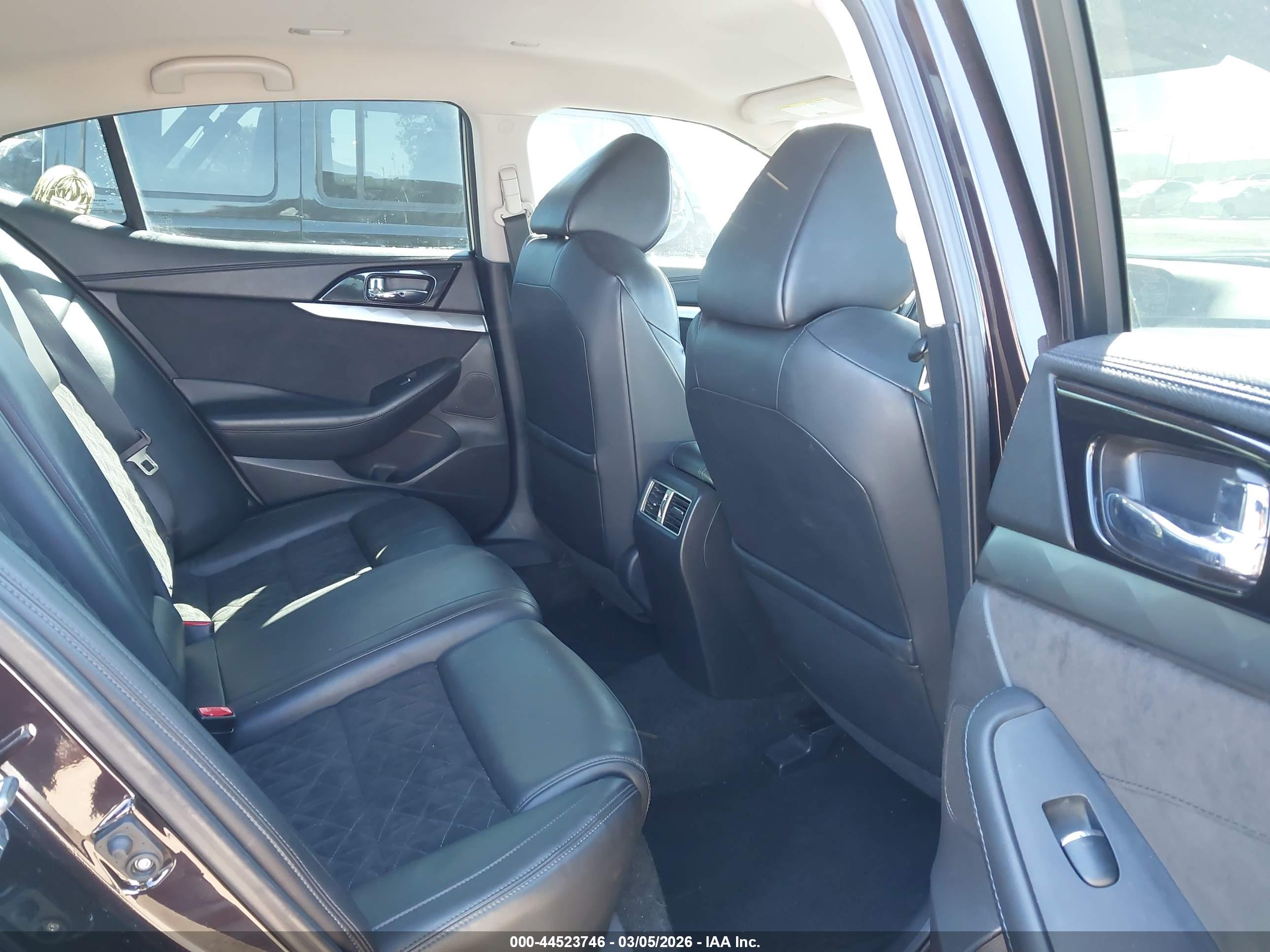 NISSAN MAXIMA image 8