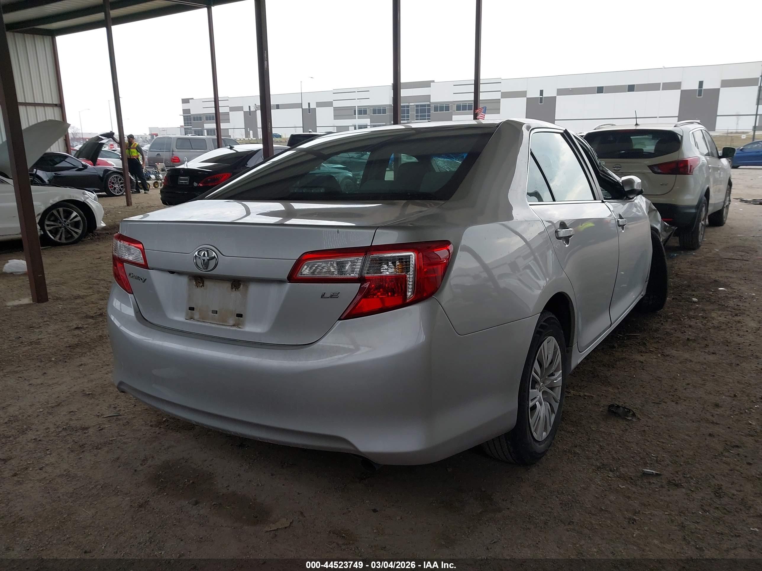TOYOTA CAMRY image 4