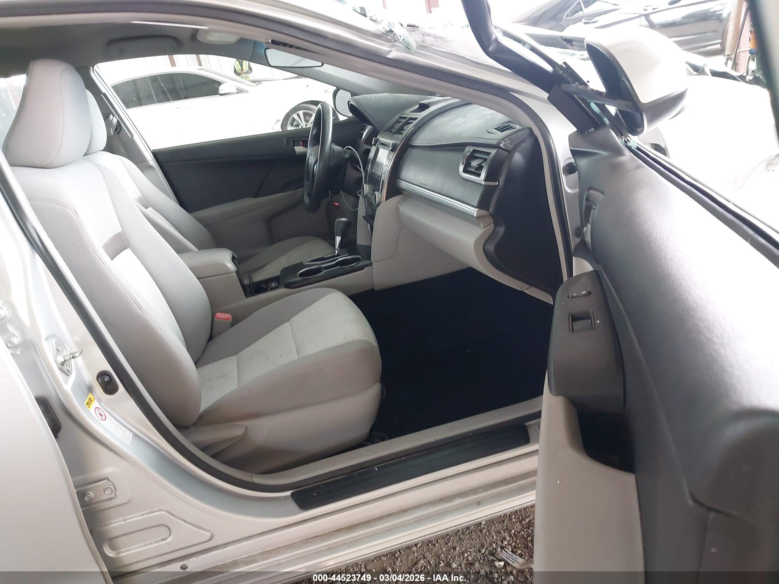 TOYOTA CAMRY image 5