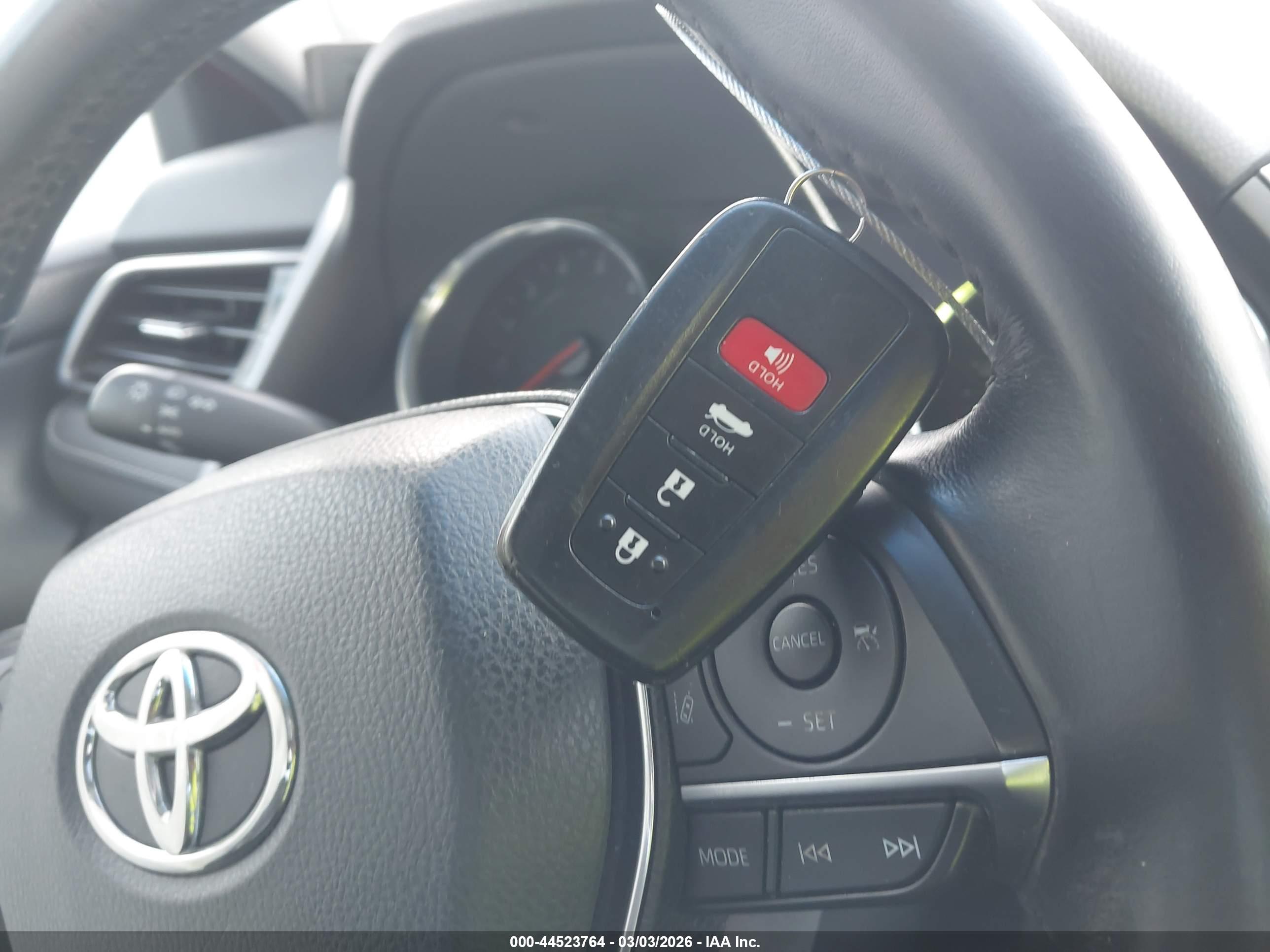 TOYOTA CAMRY image 11