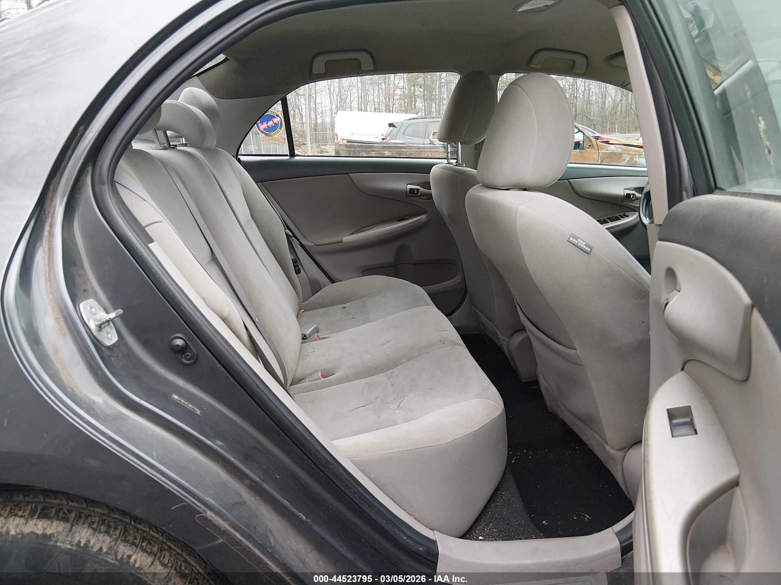 TOYOTA COROLLA image 8