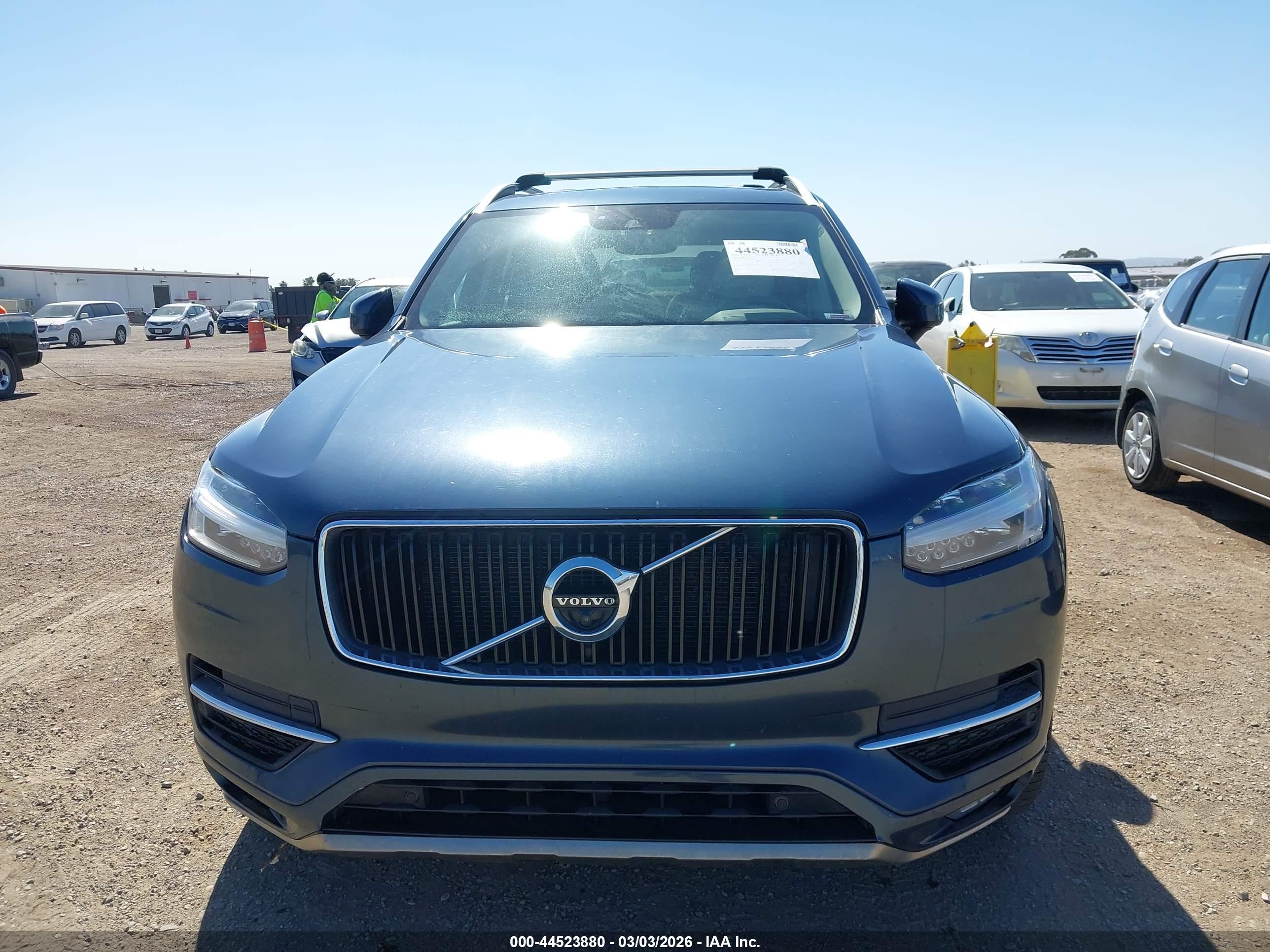 VOLVO XC90 image 6