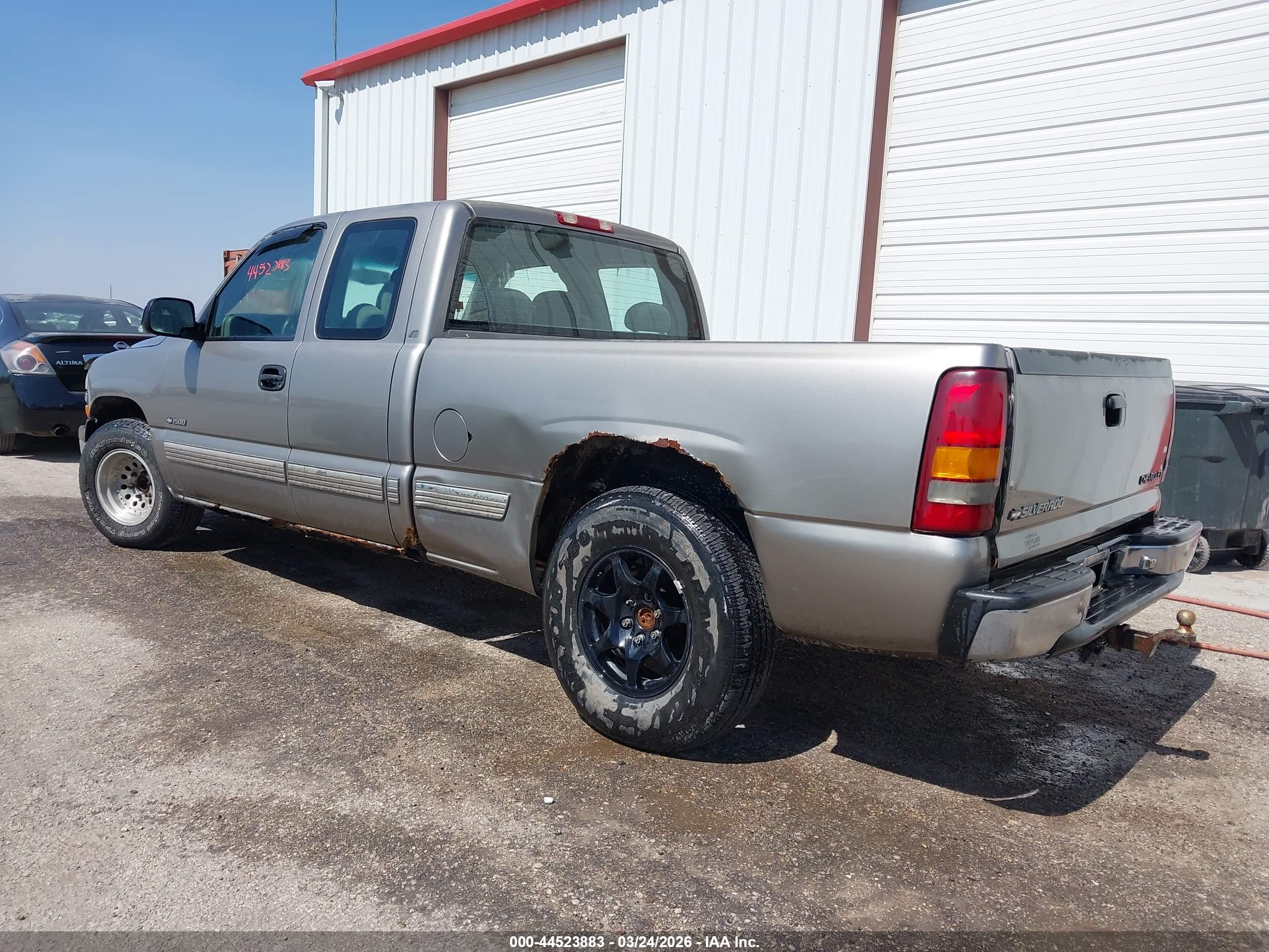CHEVROLET SILVERADO image 3