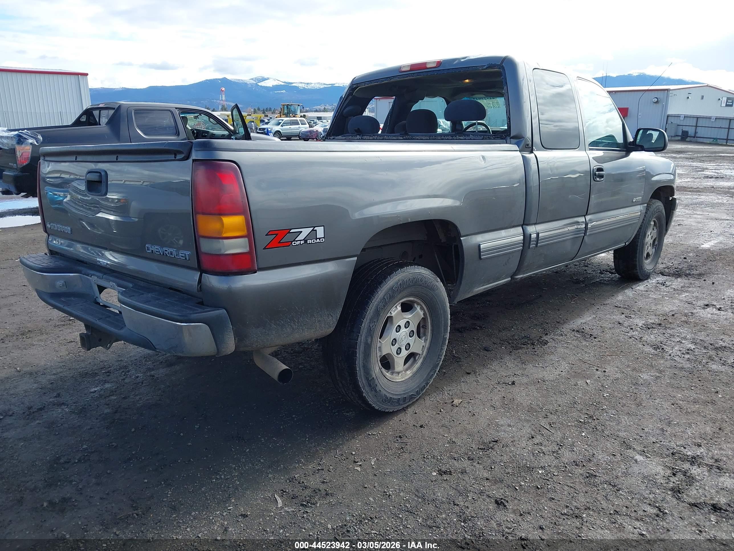 CHEVROLET SILVERADO image 4