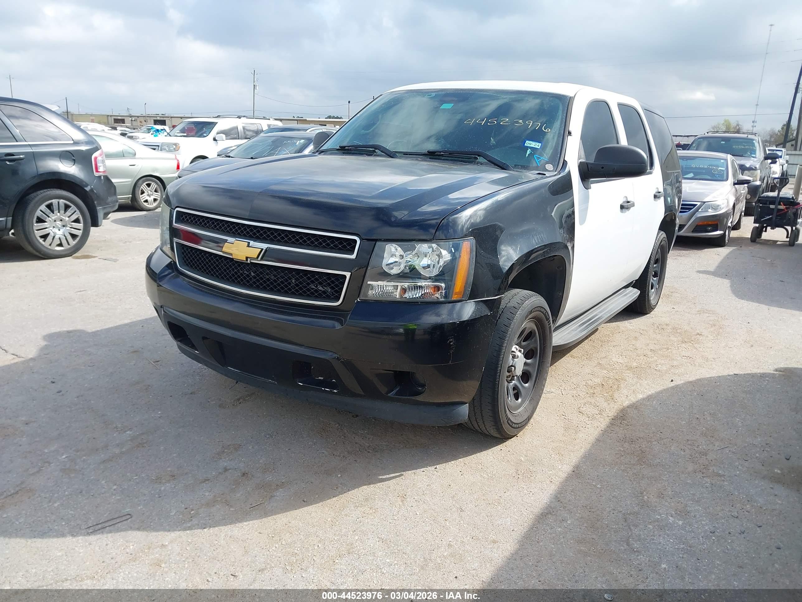 CHEVROLET TAHOE image 2