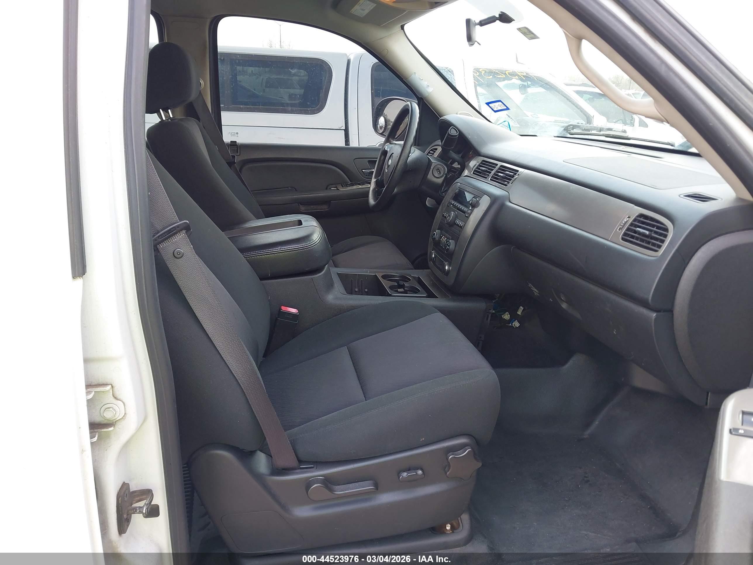 CHEVROLET TAHOE image 5