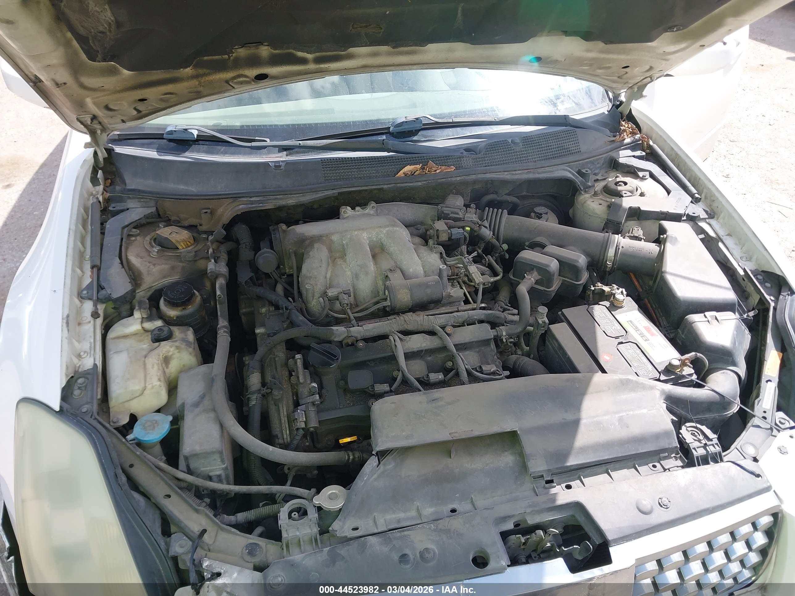 NISSAN MAXIMA image 10