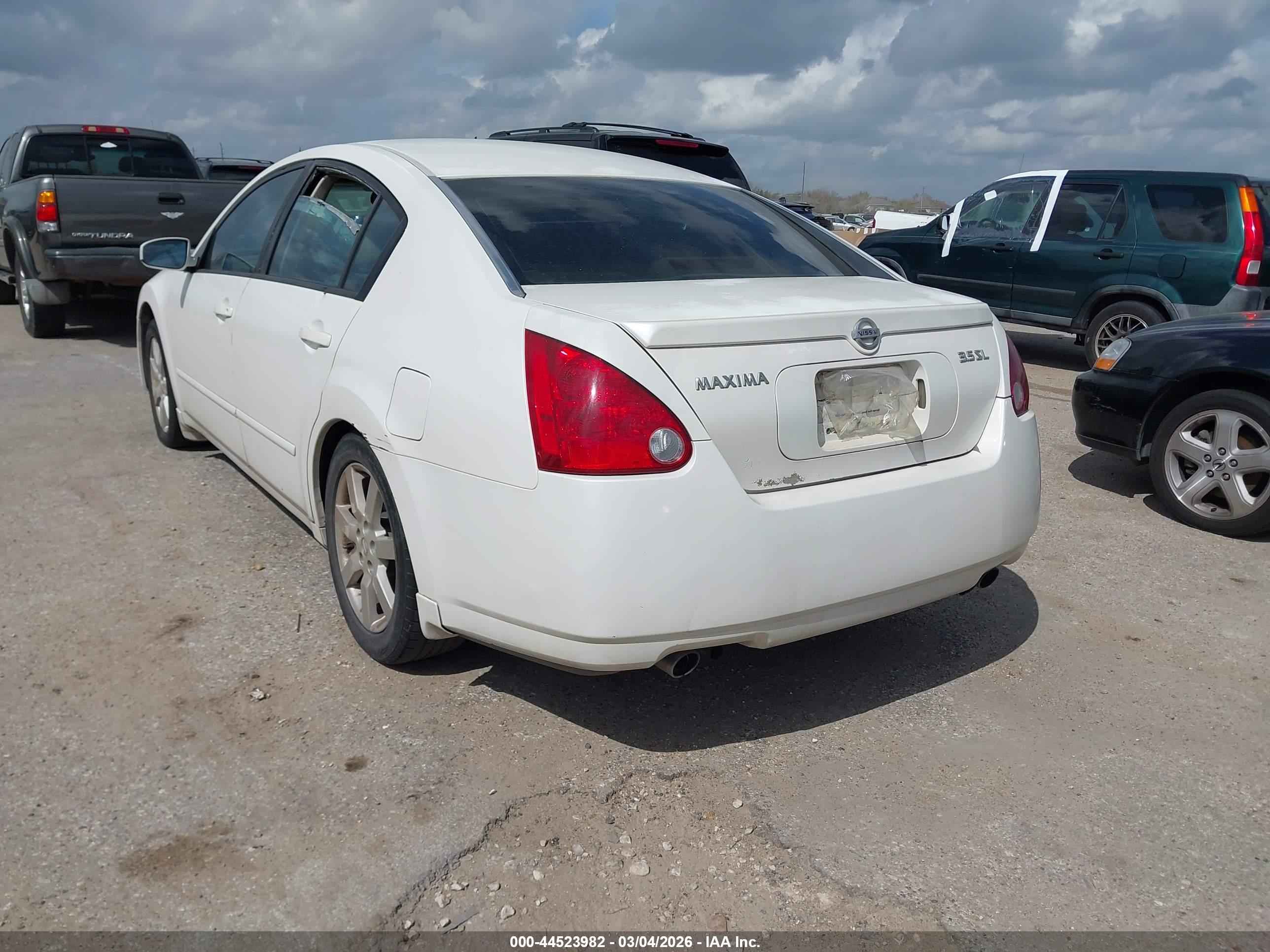 NISSAN MAXIMA image 3