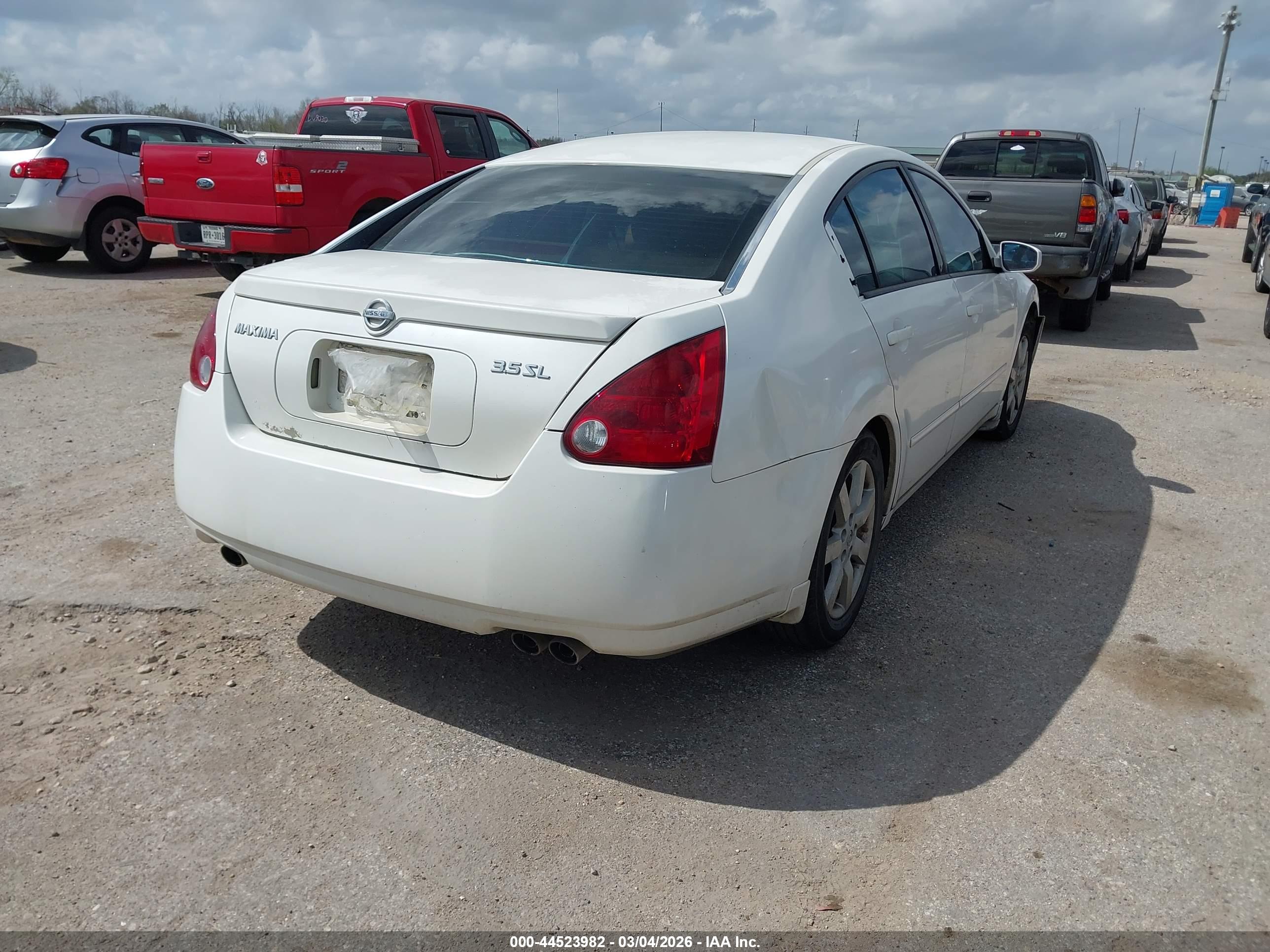 NISSAN MAXIMA image 4