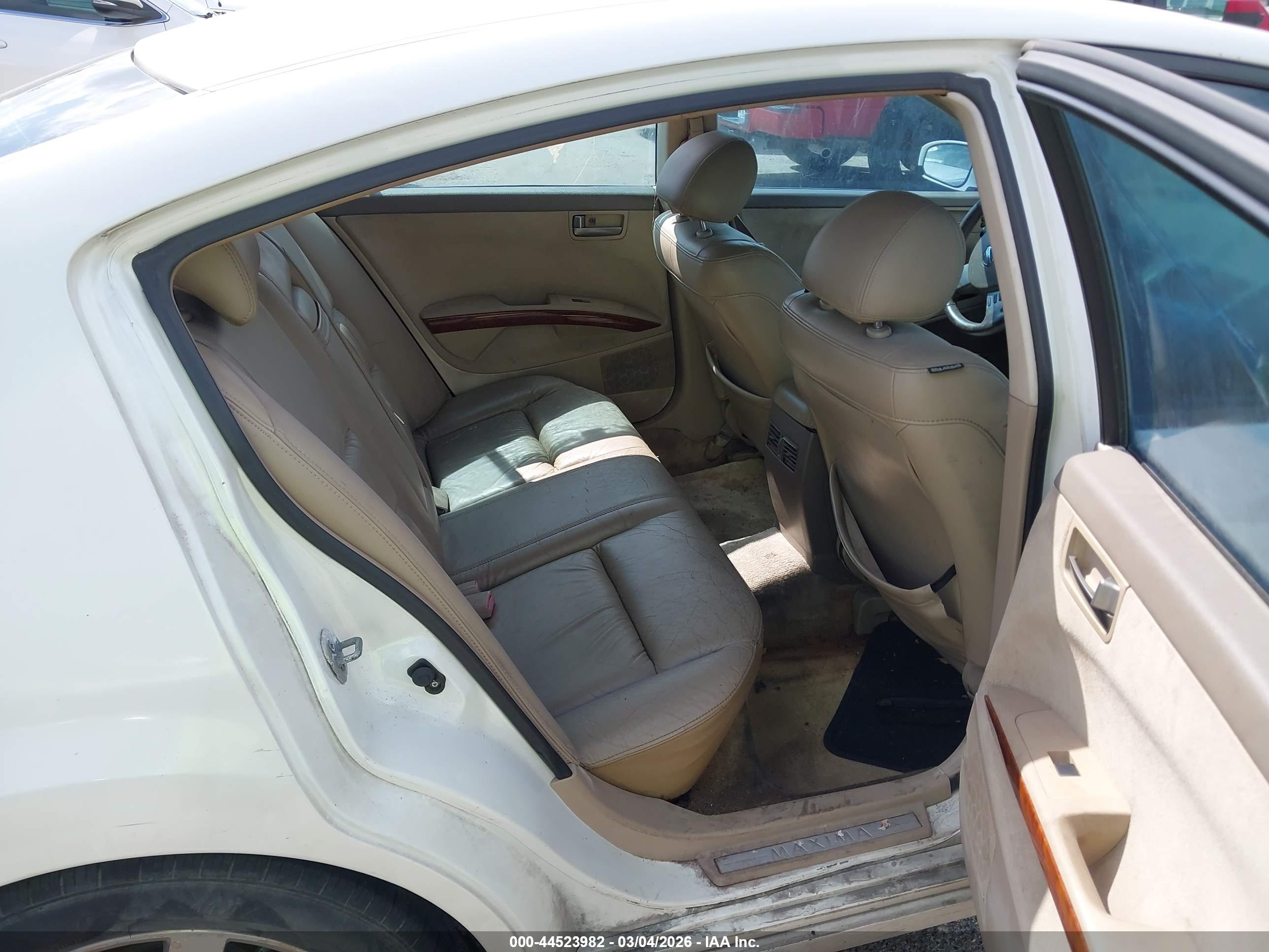 NISSAN MAXIMA image 8