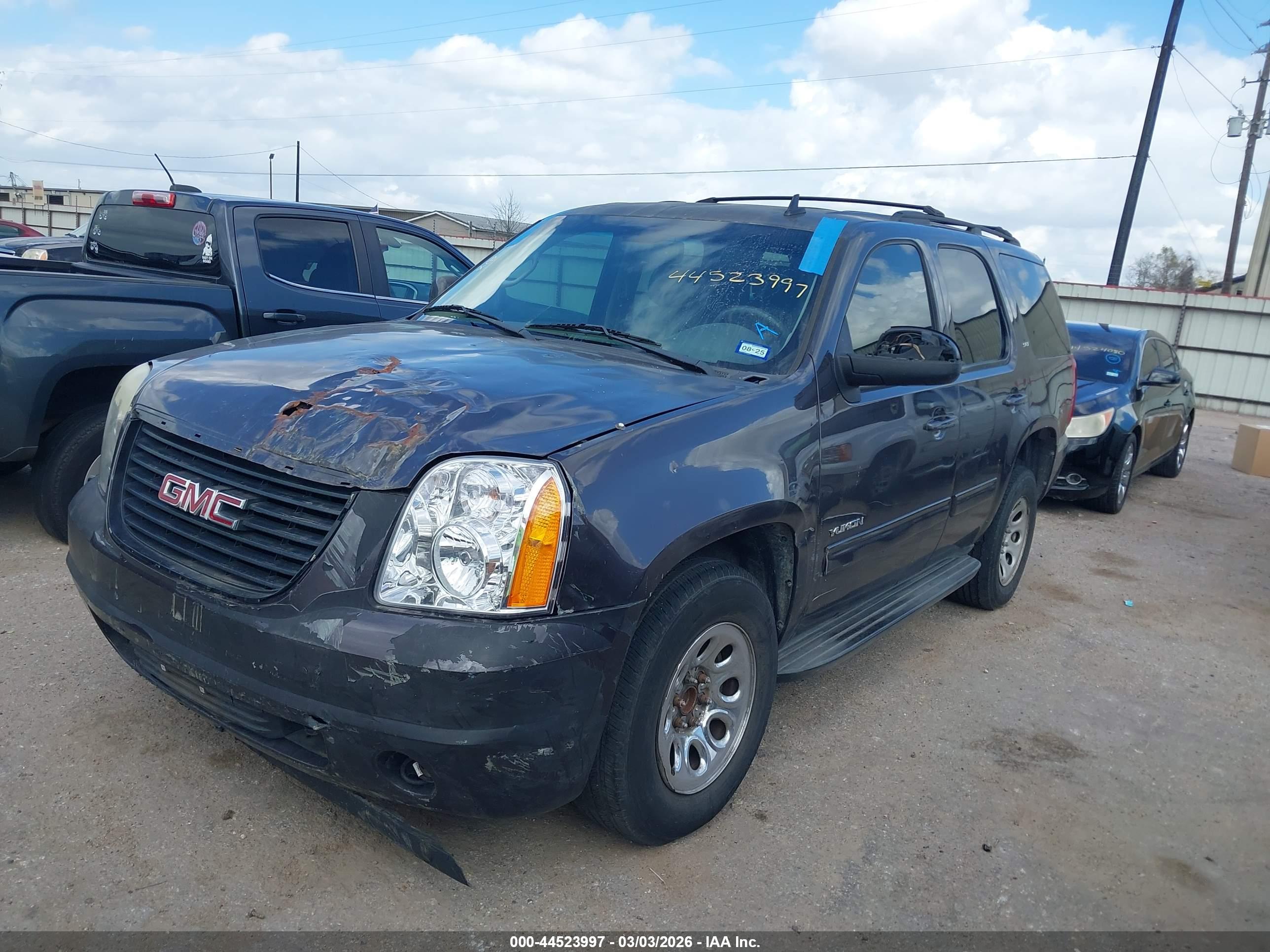 GMC YUKON image 2