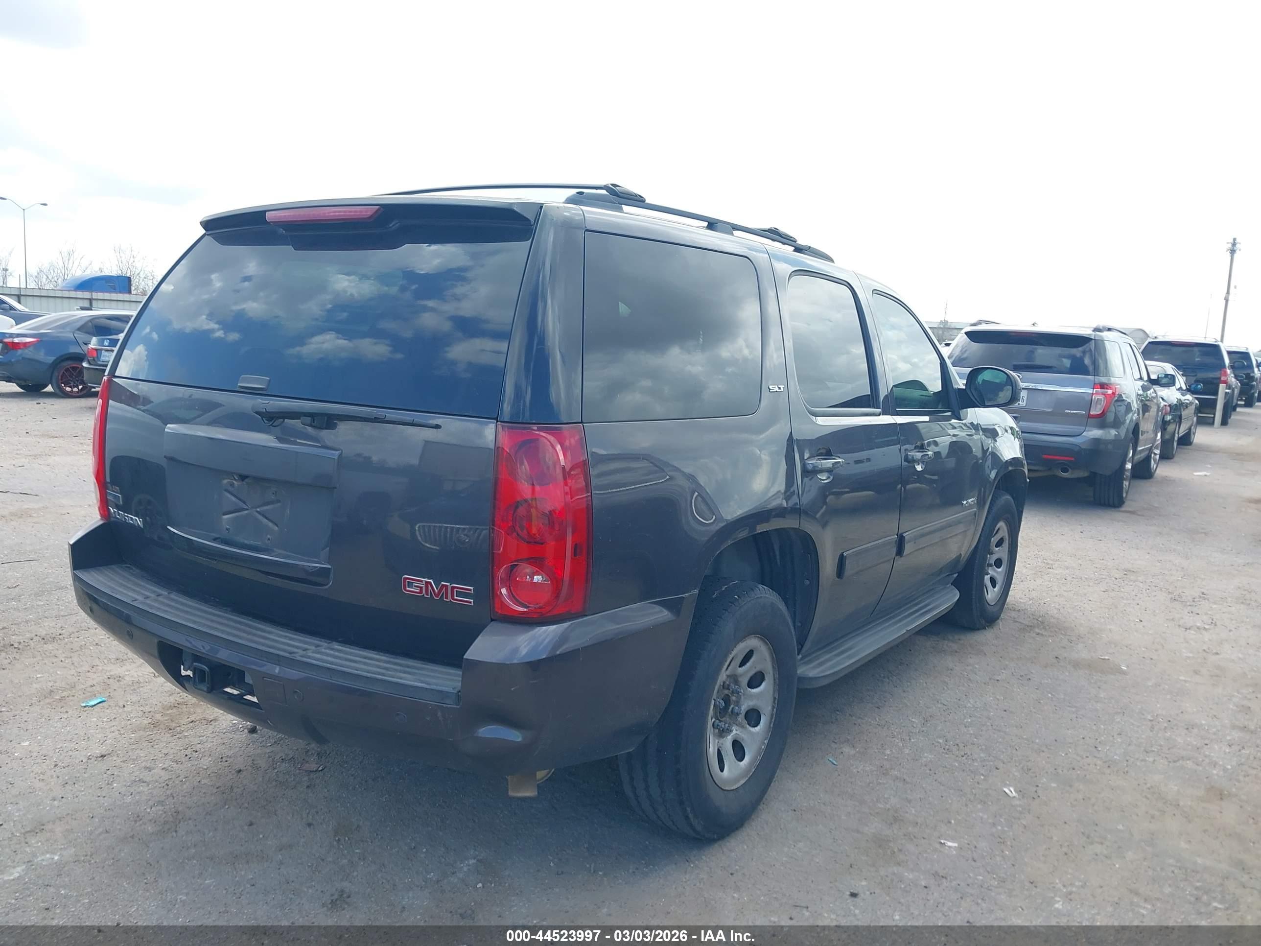 GMC YUKON image 4