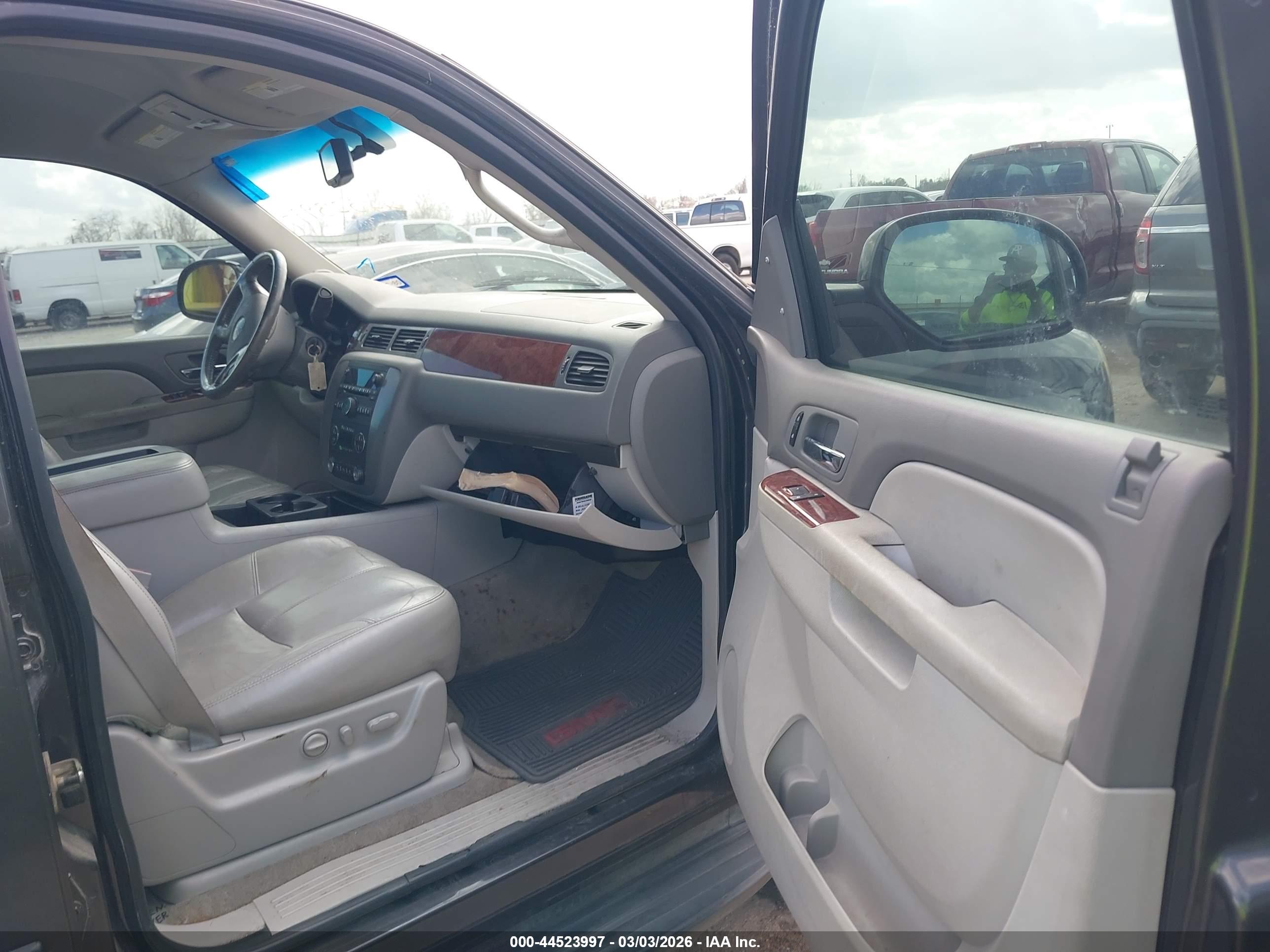GMC YUKON image 5