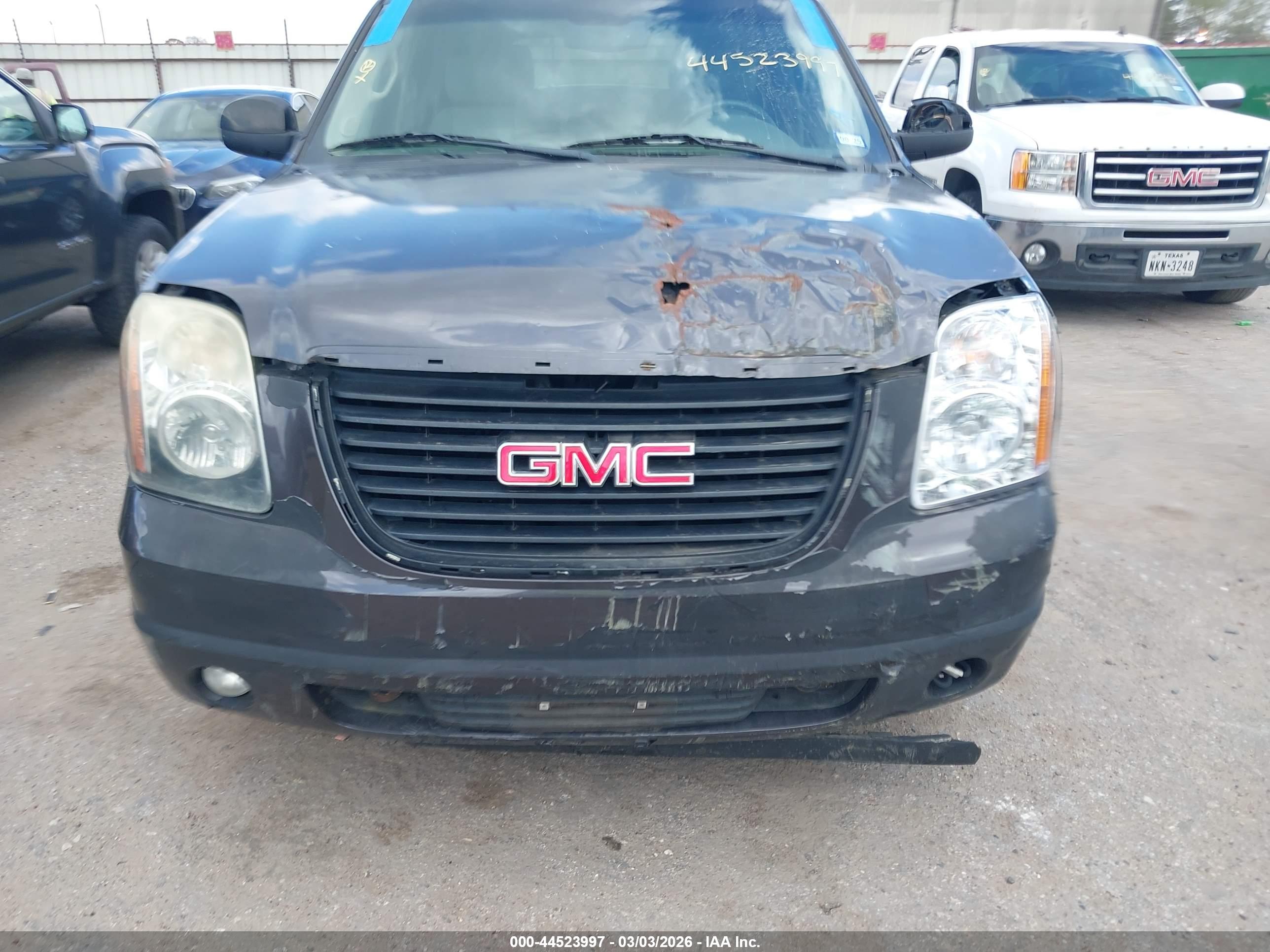 GMC YUKON image 6