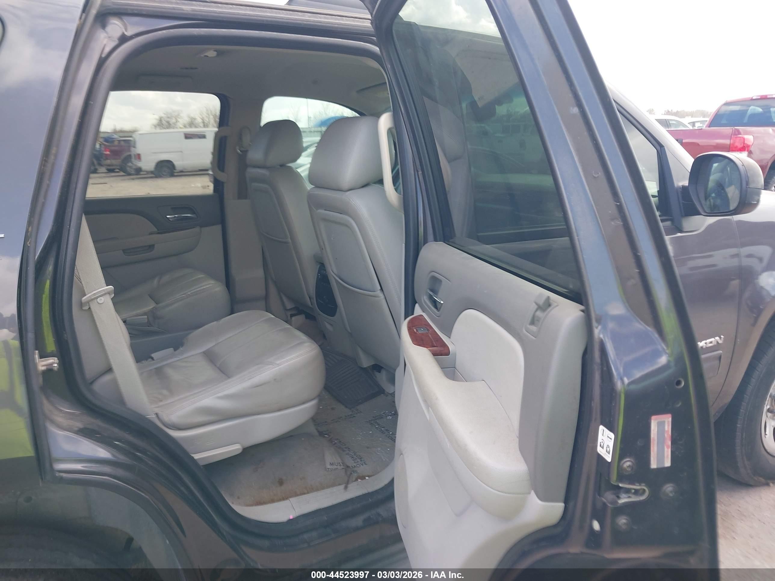 GMC YUKON image 8