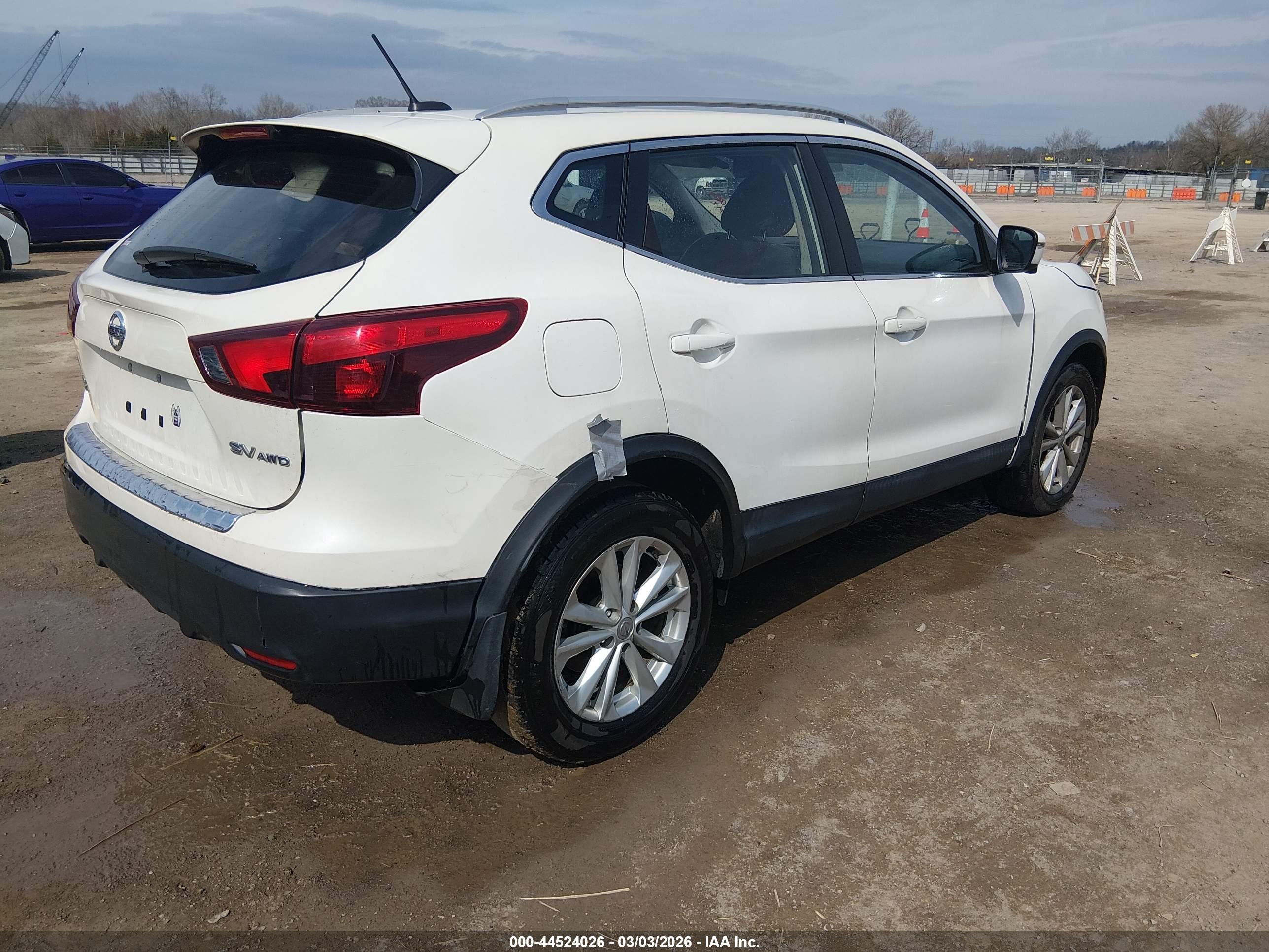 NISSAN ROGUE image 4