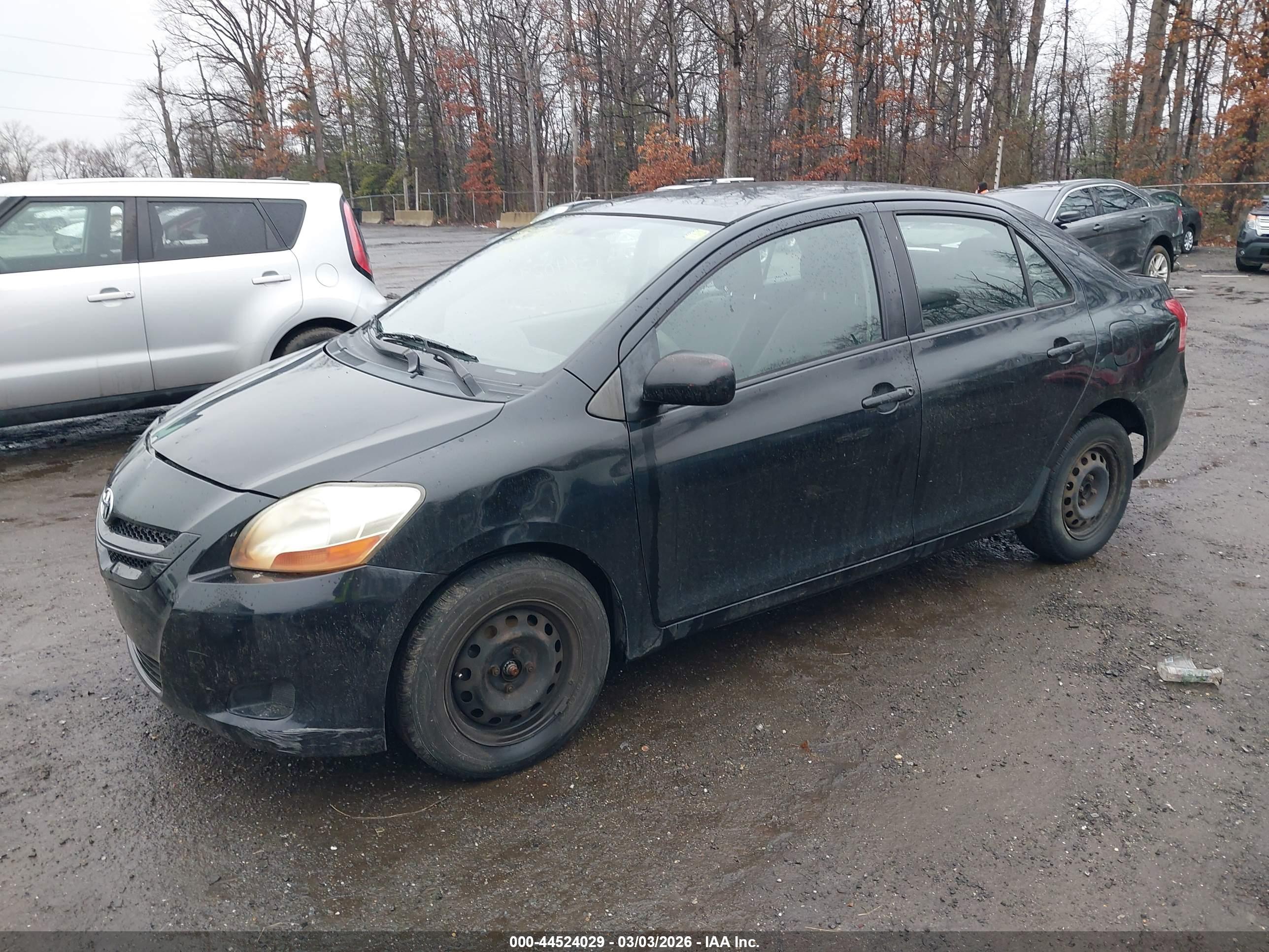 TOYOTA YARIS image 2