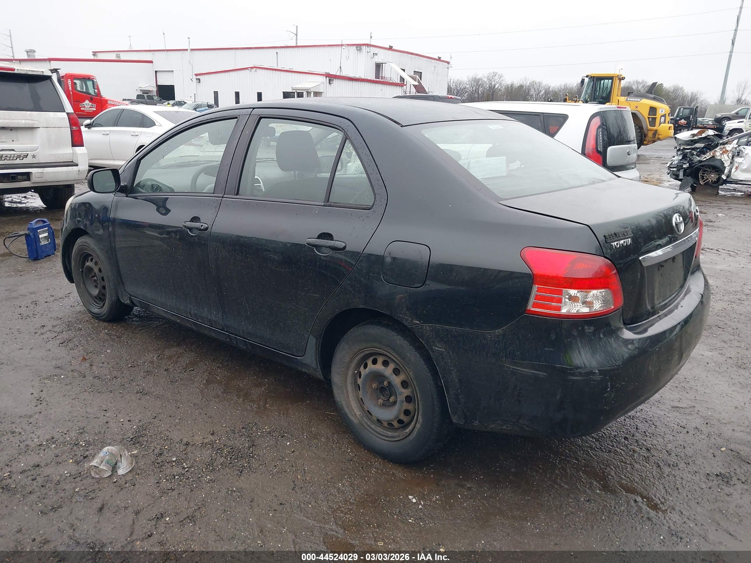 TOYOTA YARIS image 3