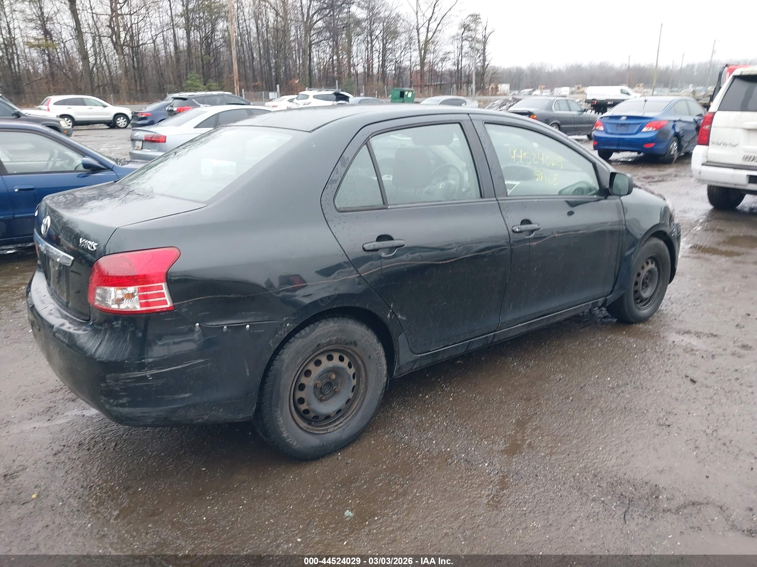 TOYOTA YARIS image 4