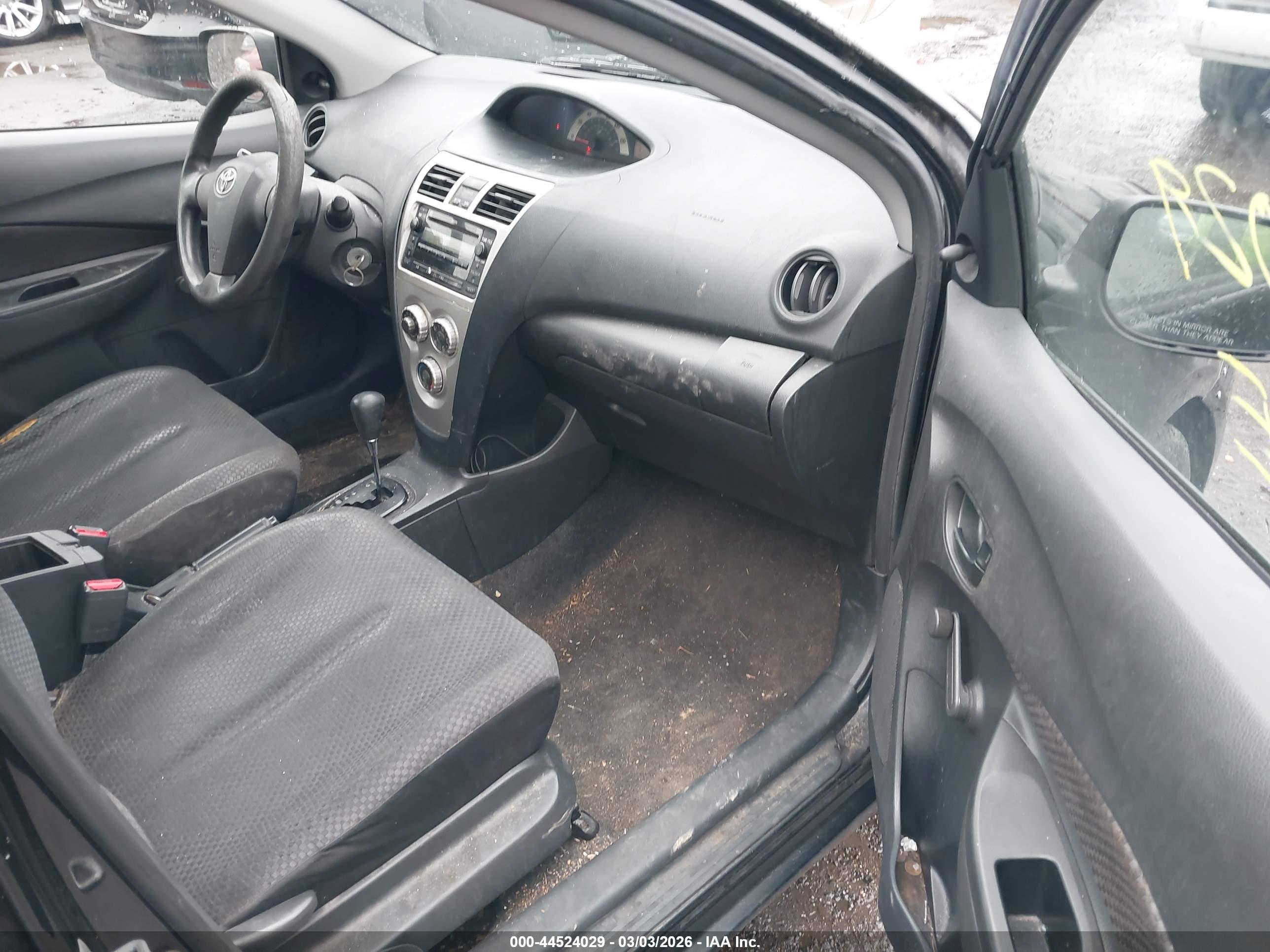 TOYOTA YARIS image 5
