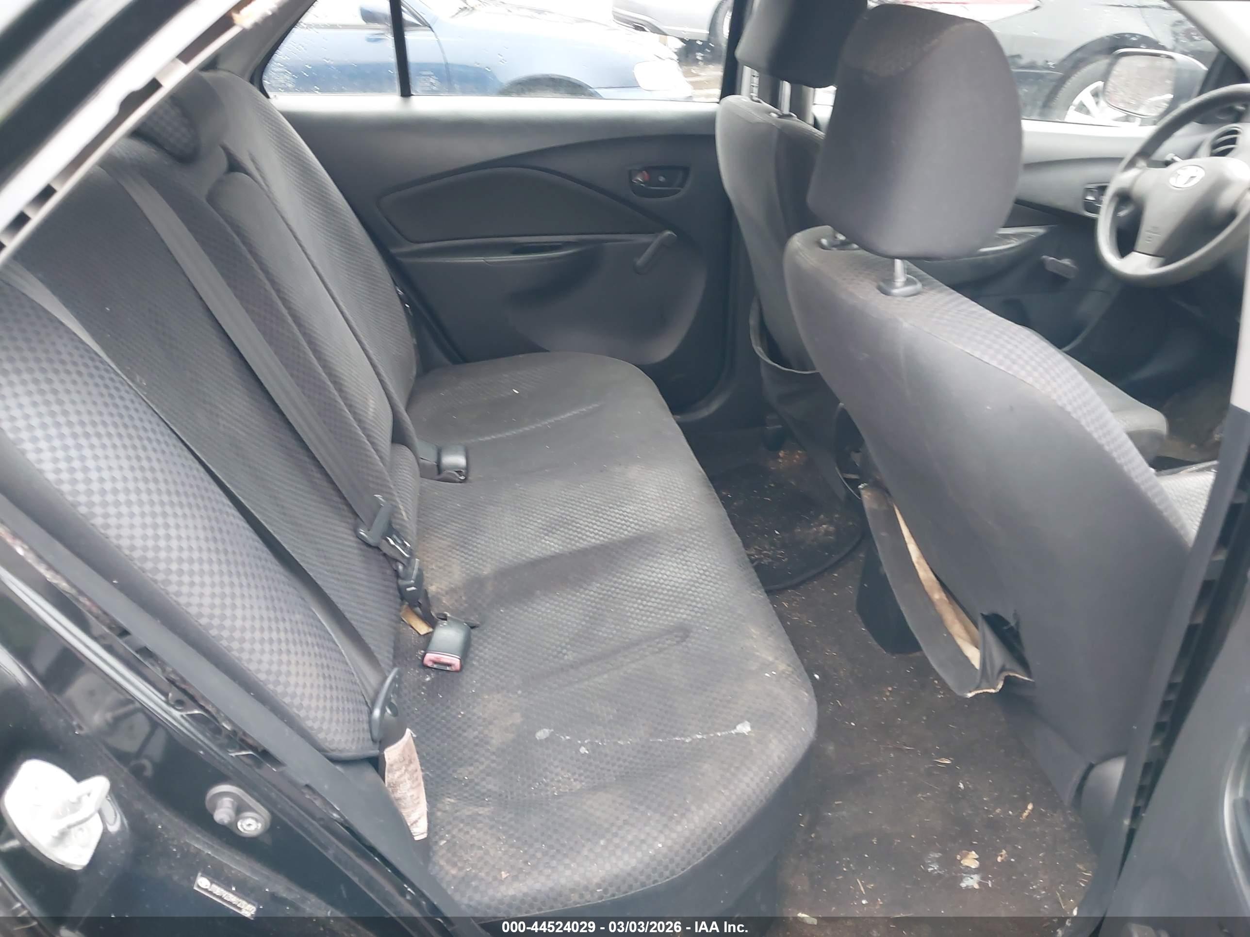 TOYOTA YARIS image 8