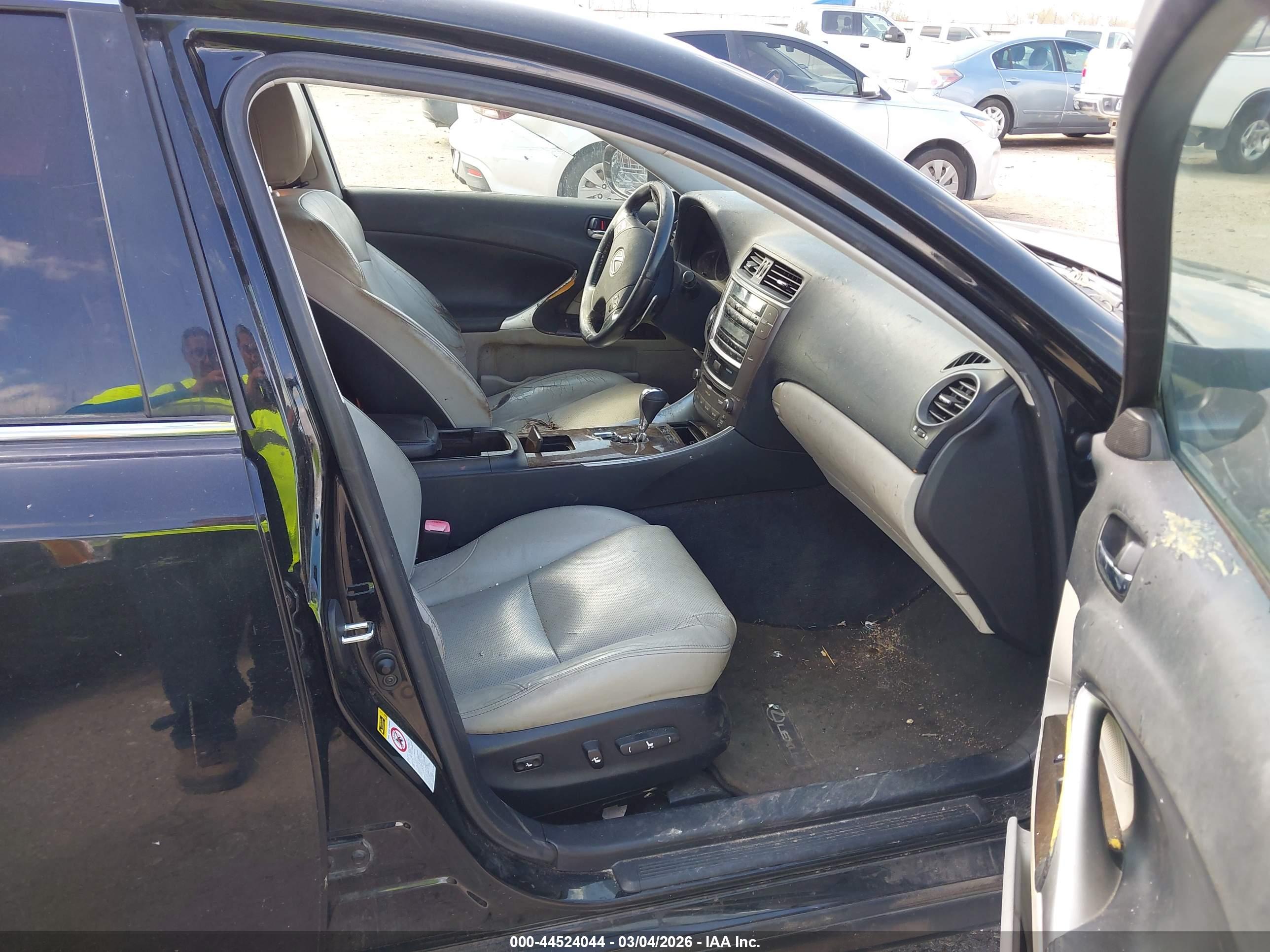 LEXUS IS image 5