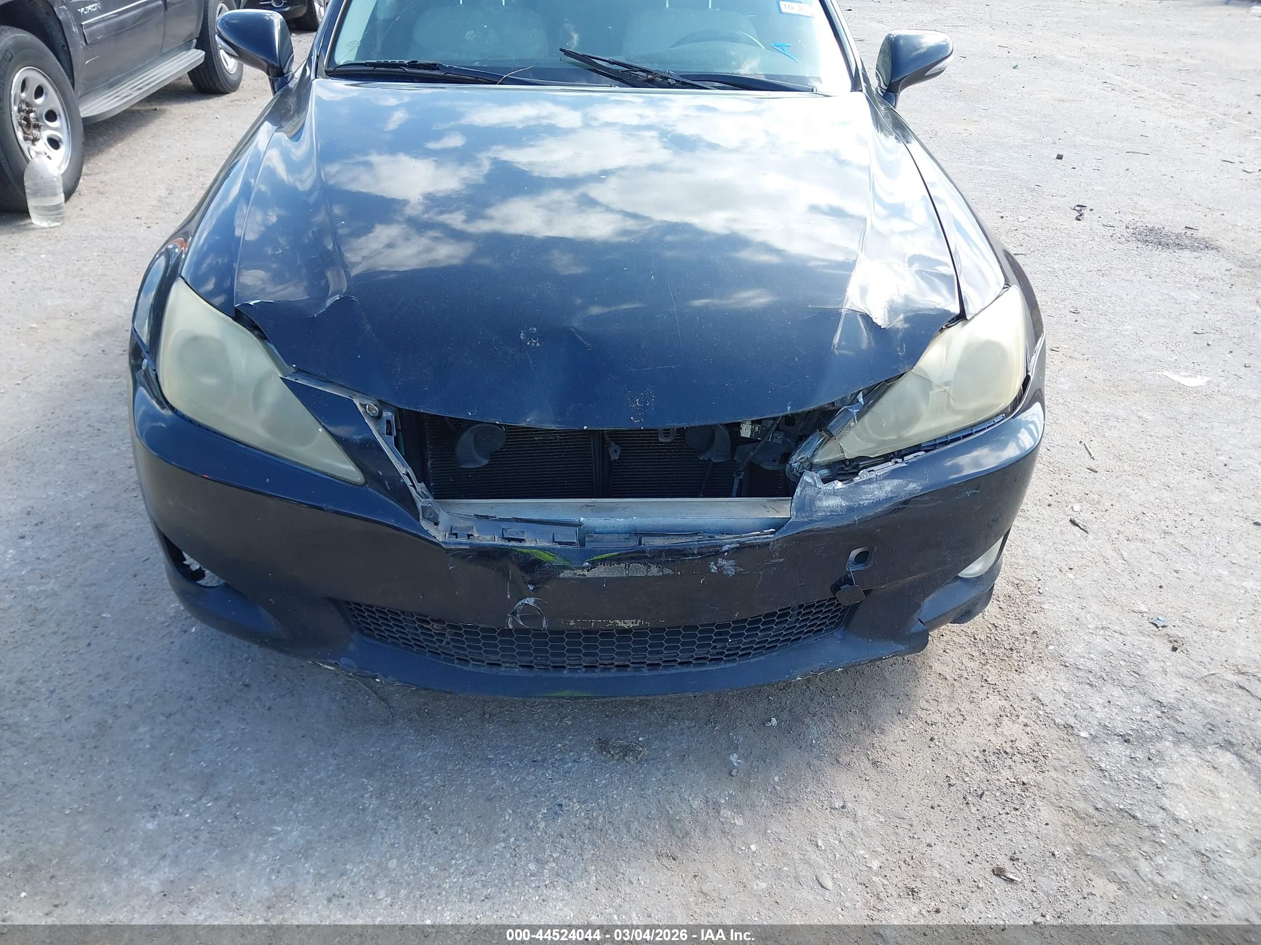 LEXUS IS image 6