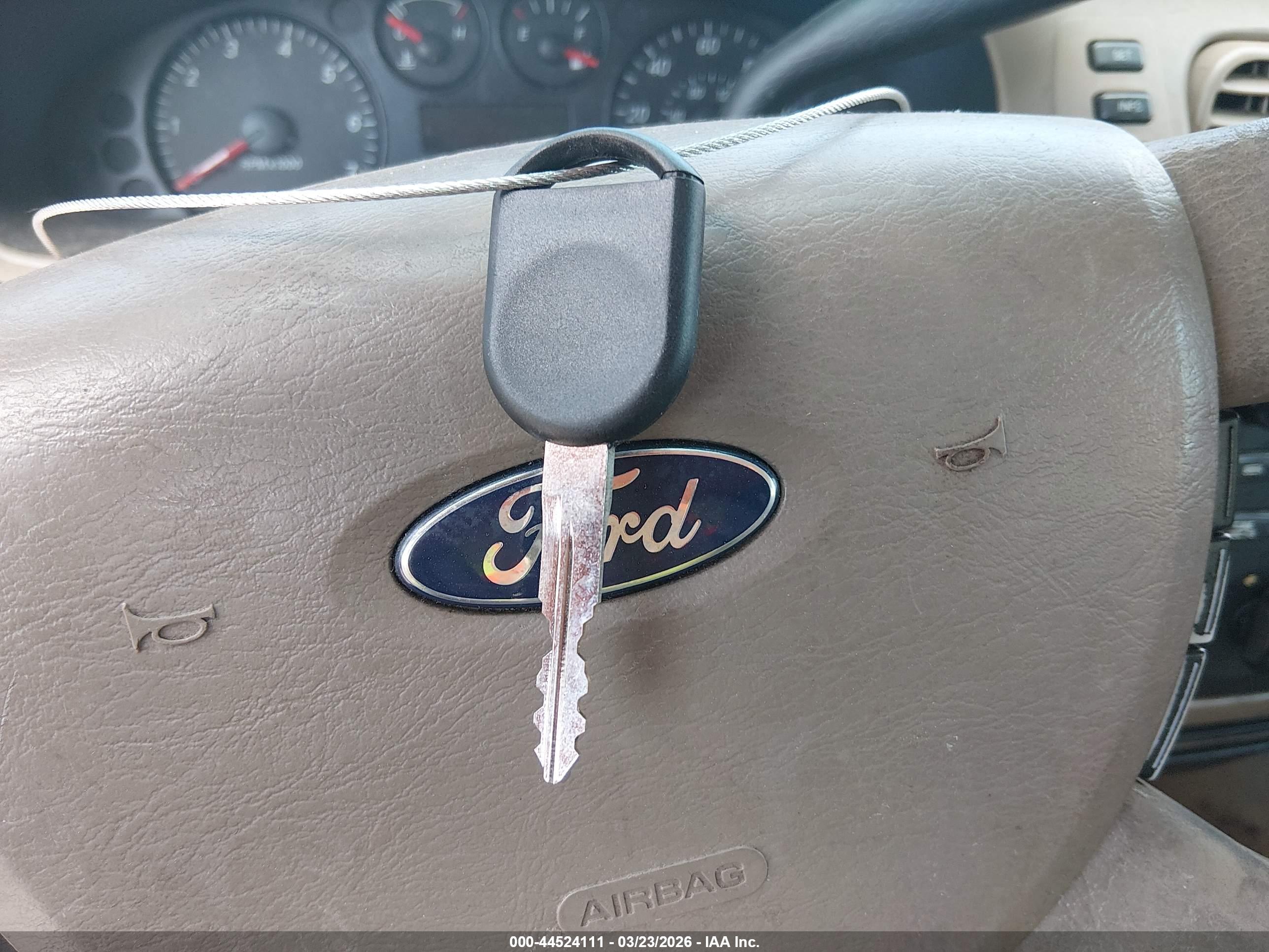 FORD TAURUS image 11