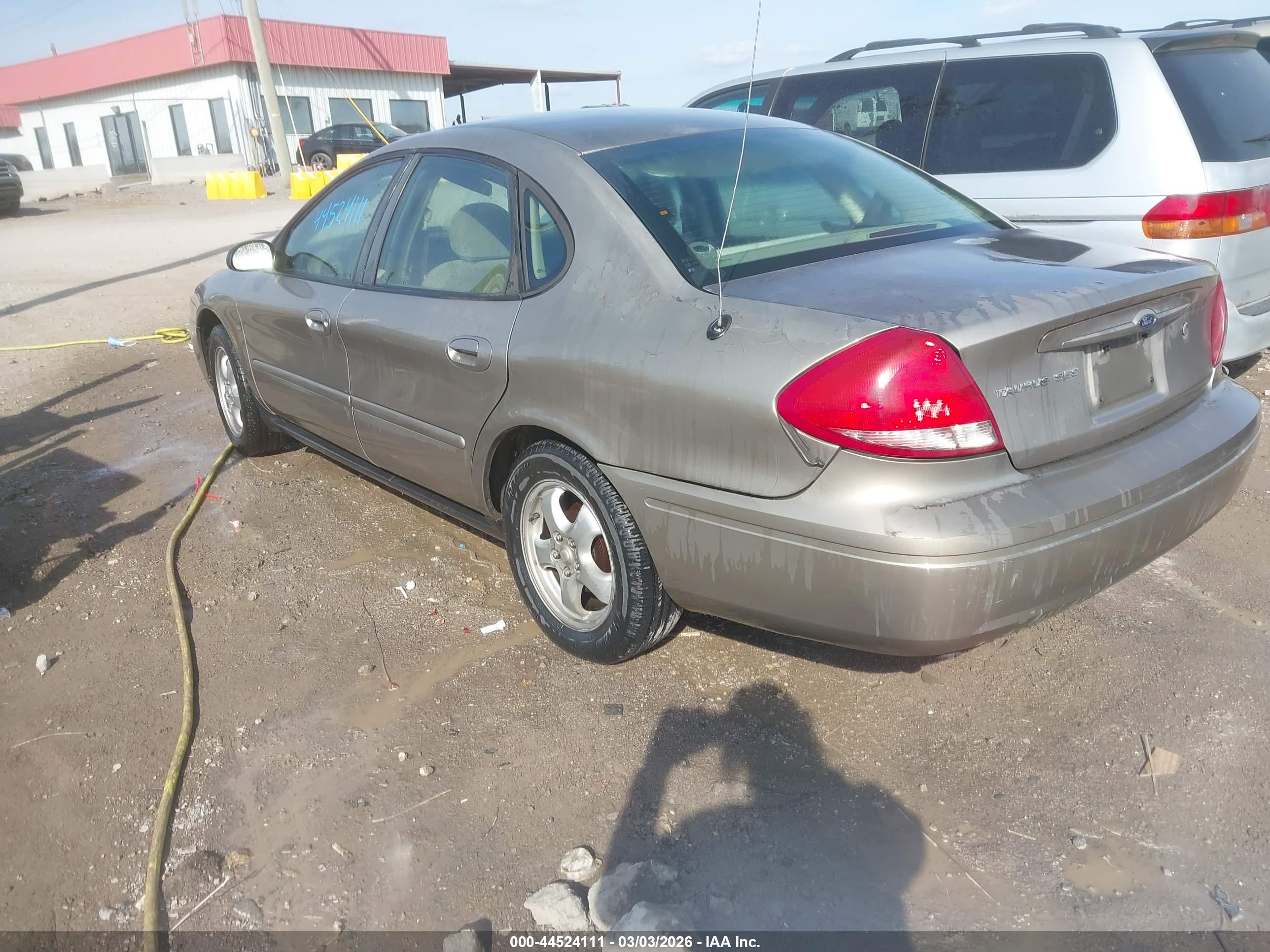 FORD TAURUS image 3
