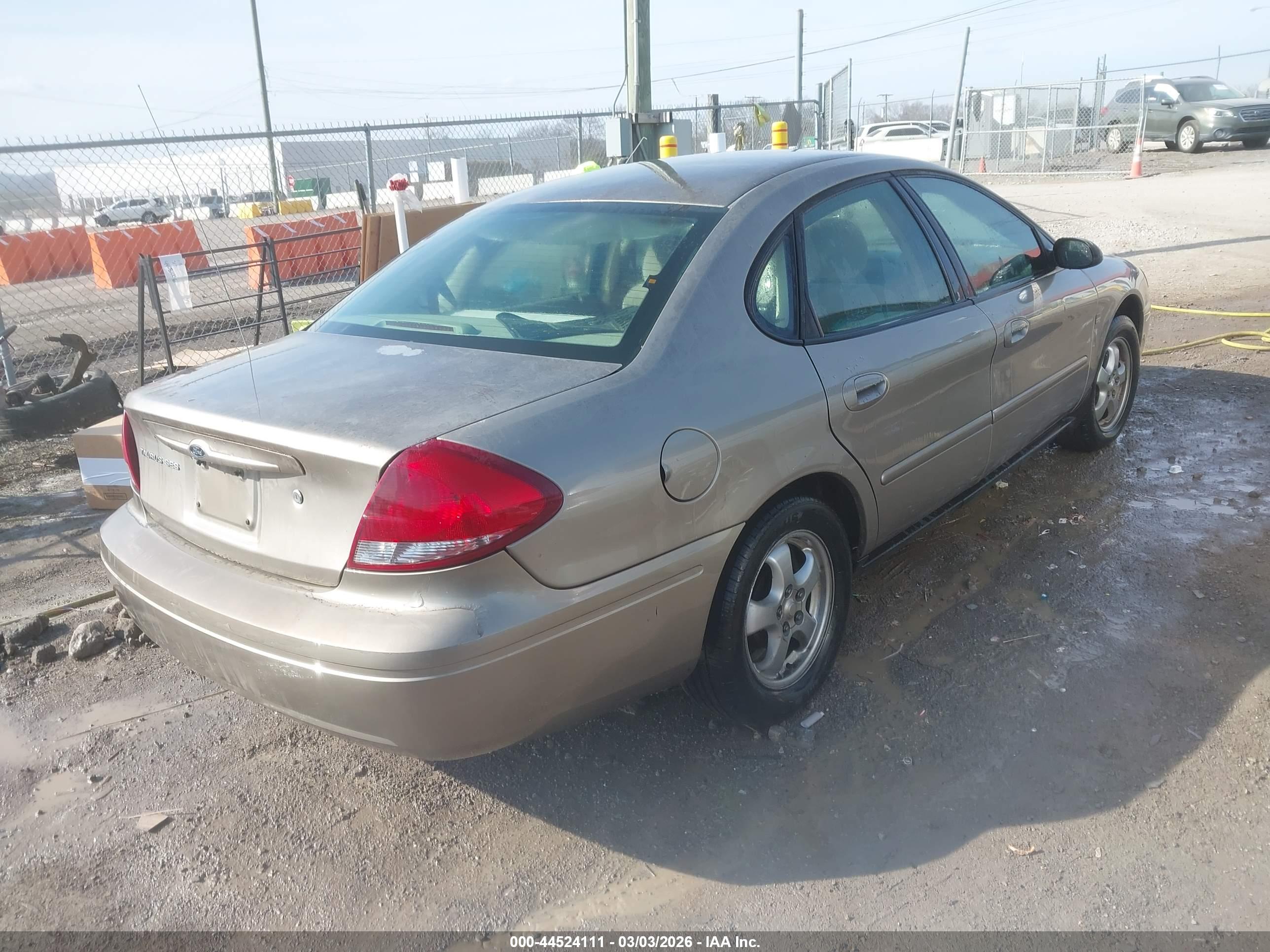 FORD TAURUS image 4